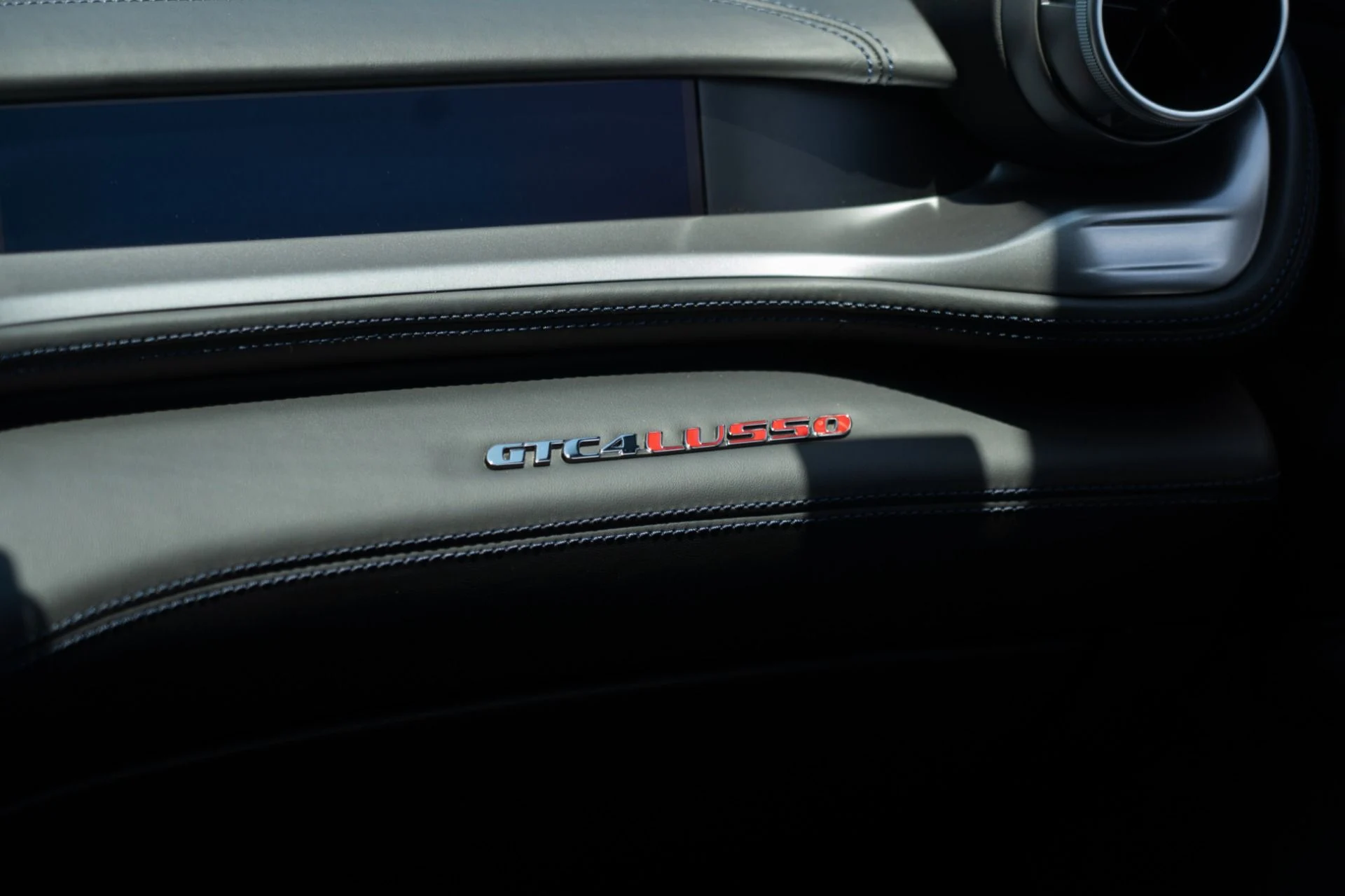 mph034_4256506615_Used_2017_Ferrari_GTC_4_Lusso_1755302053_5b5c76a989