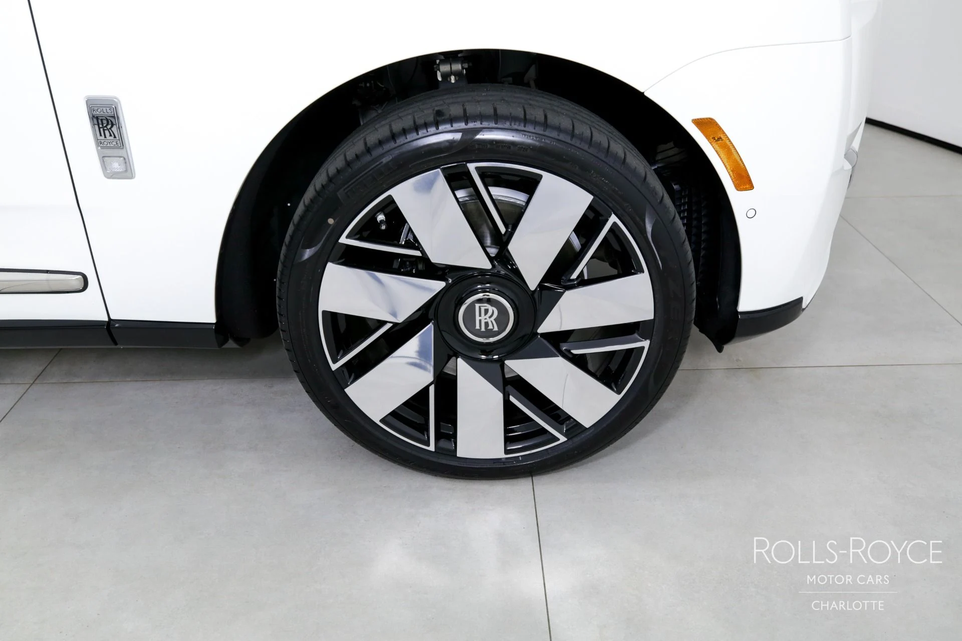 mph034_4257615789_Used_2025_Rolls_Royce_Cullinan_1745265195_fc36f65323