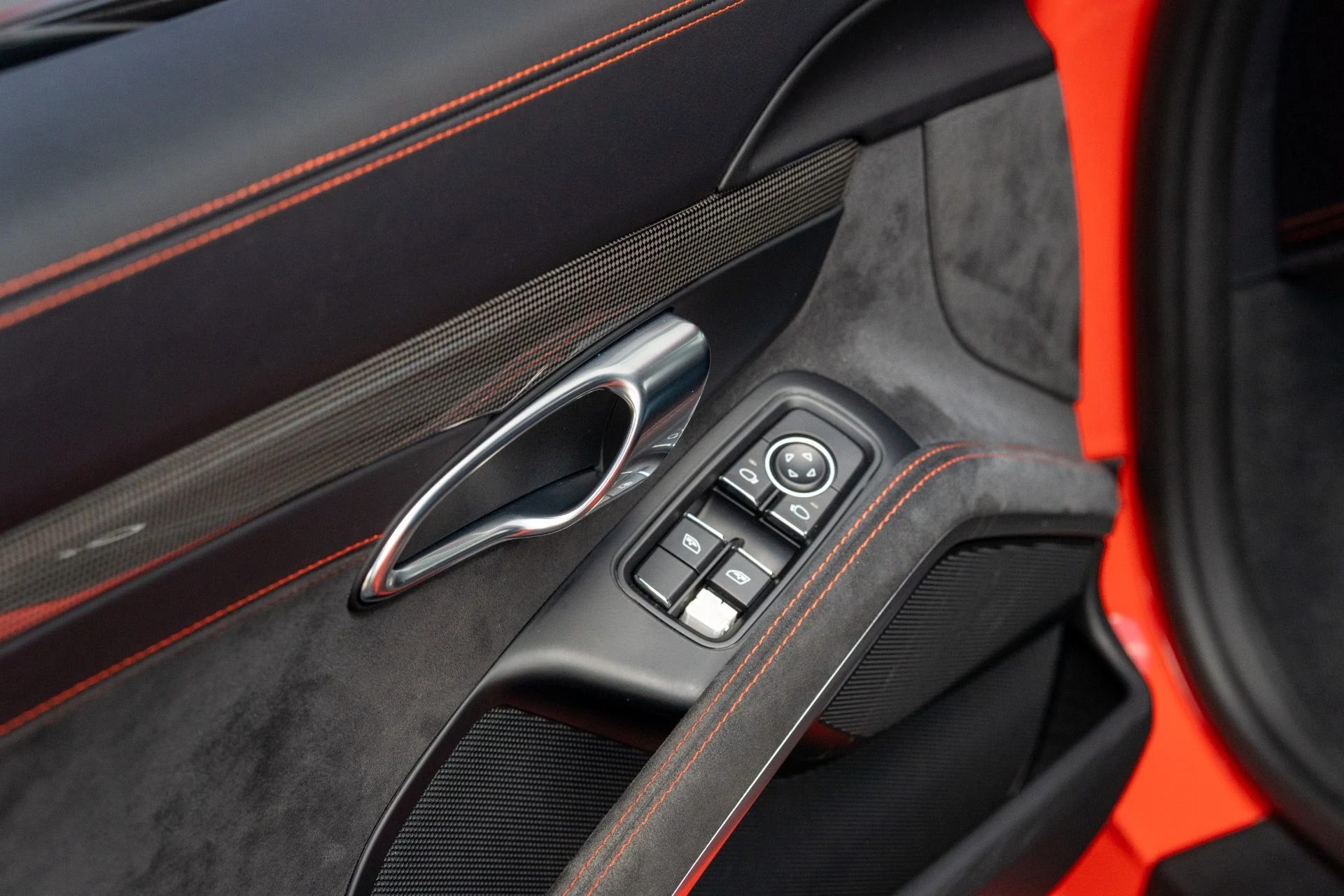 mph034_4266773976_Used_2018_Porsche_911_GT_3_1758911261_d2eea65958