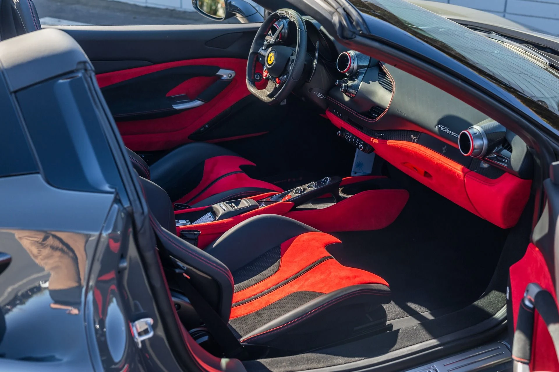 mph034_43153551_Used_2023_Ferrari_F8_Spider_1736988451_48908fb4d8