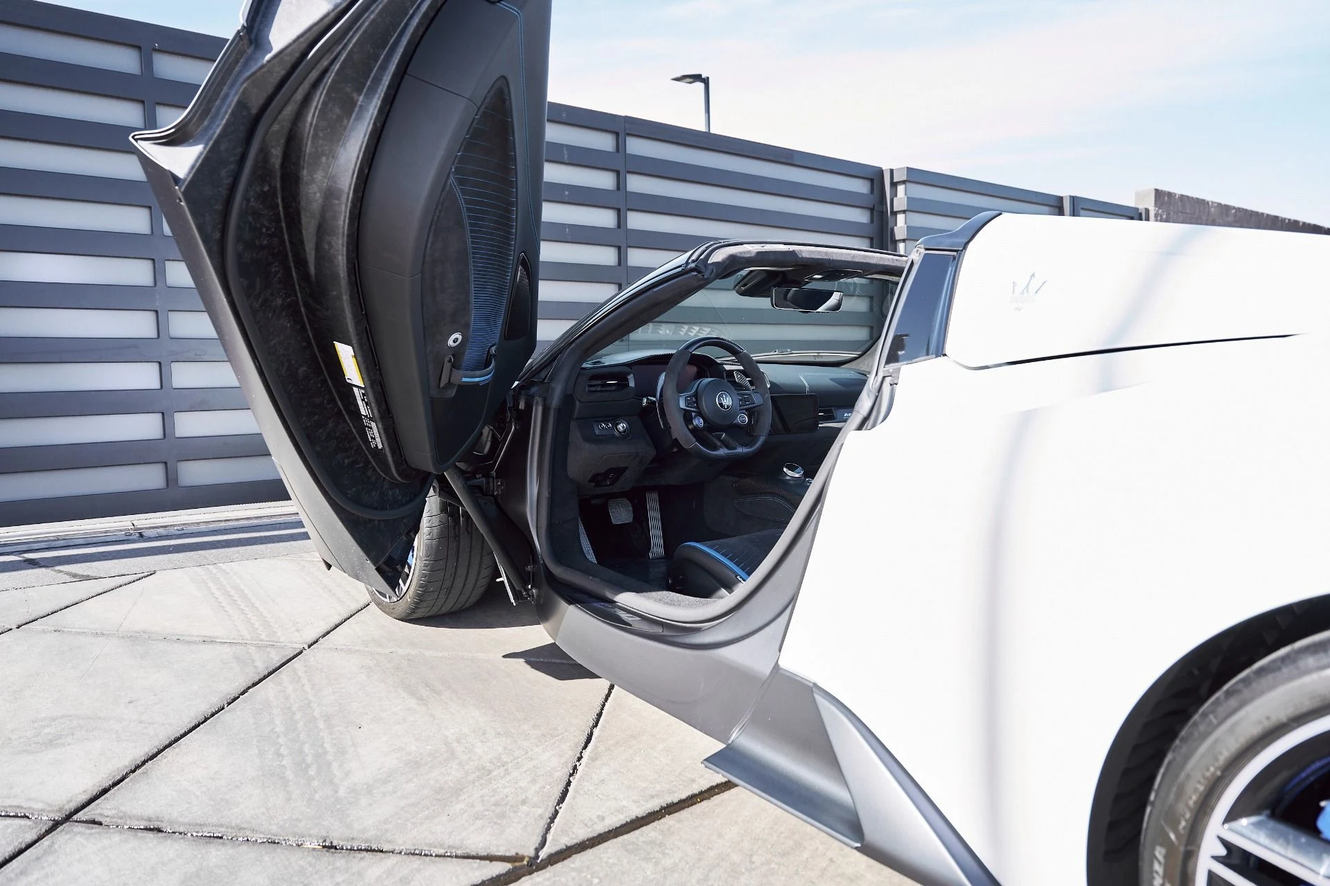 mph034_454280618_Used_2023_Maserati_MC_20_1769481218_e6bf925dc8