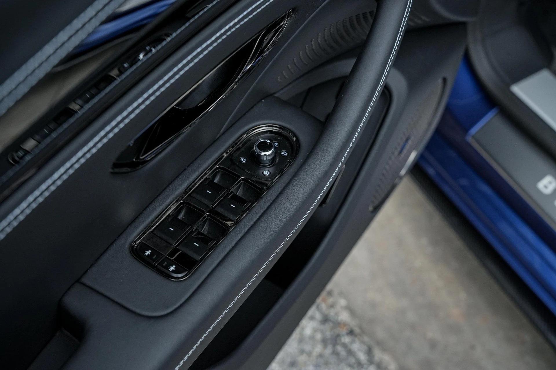 mph034_462973913_Hi_Tech_Luxury_Imports_LLC_SCBBP_6_ZG_0_SC_023385_image_34_15d0388fbe