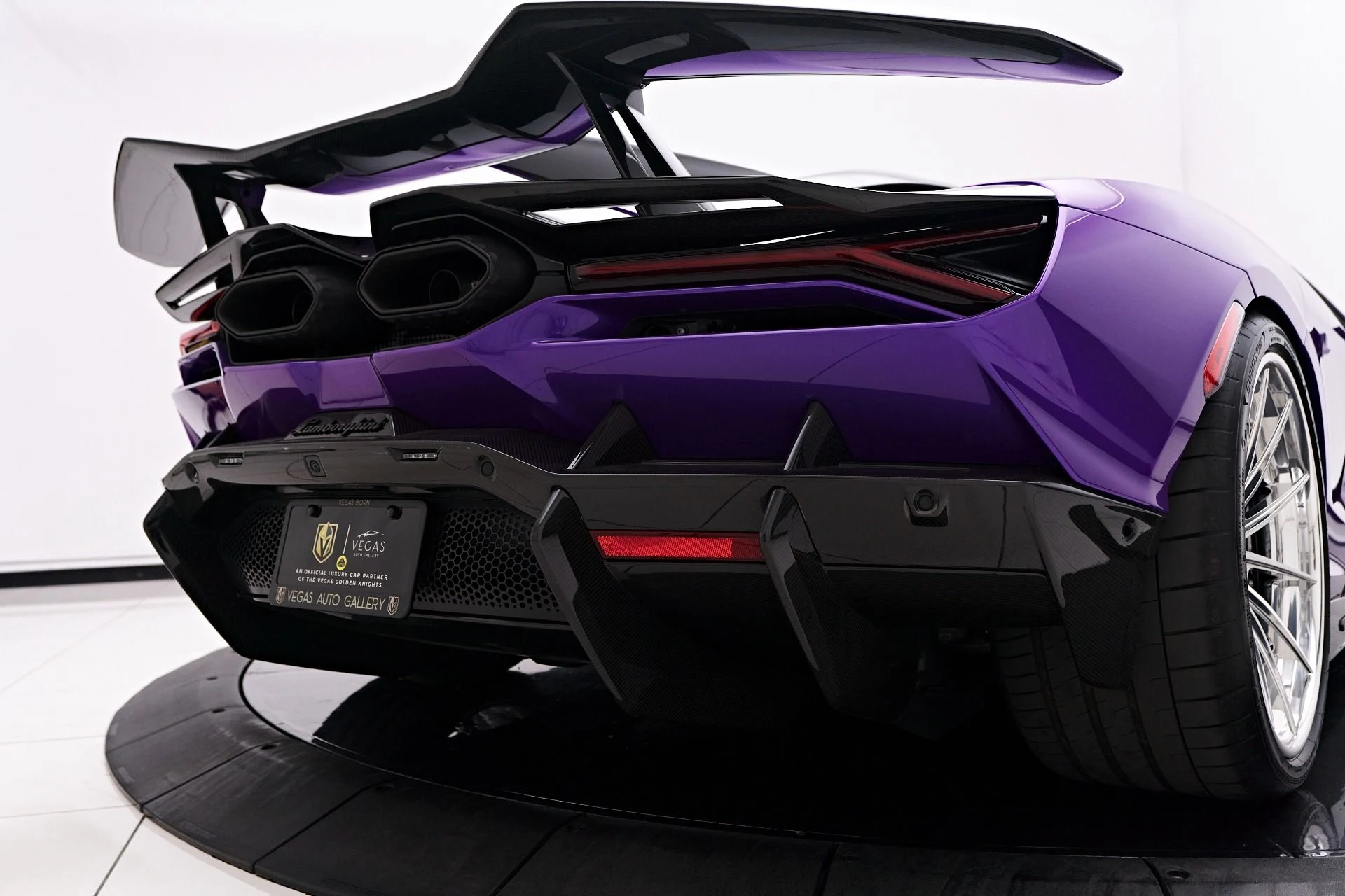 mph034_466078202_Used_2024_Lamborghini_Revuelto_Base_1756862235_7cad7e263c