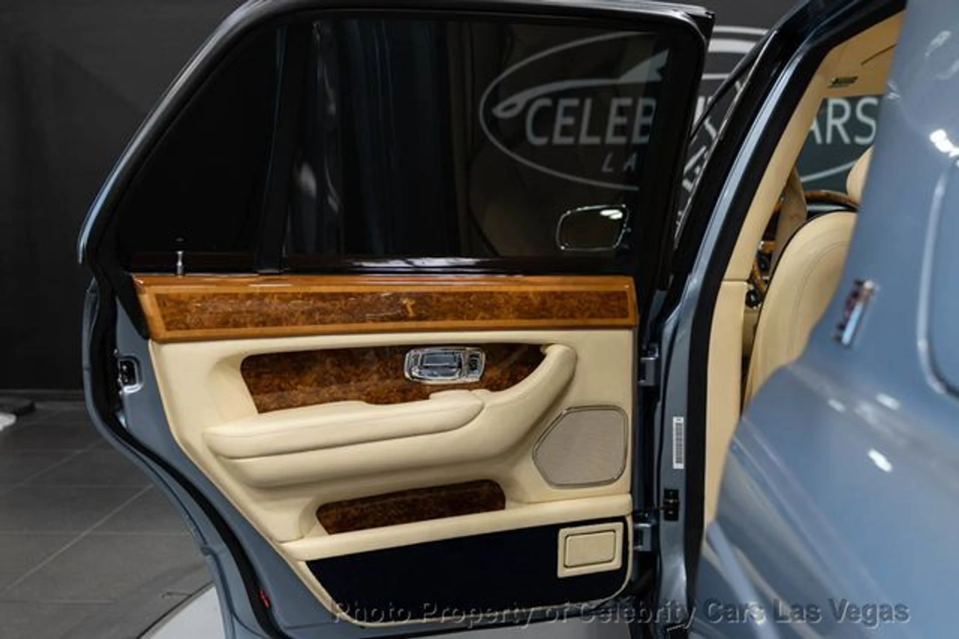 mph034_468564327_used_2002_rolls_royce_silver_seraph_lastofline1of120forus170totalworldwide_9707_23079302_39_640_77f9ddb3ce