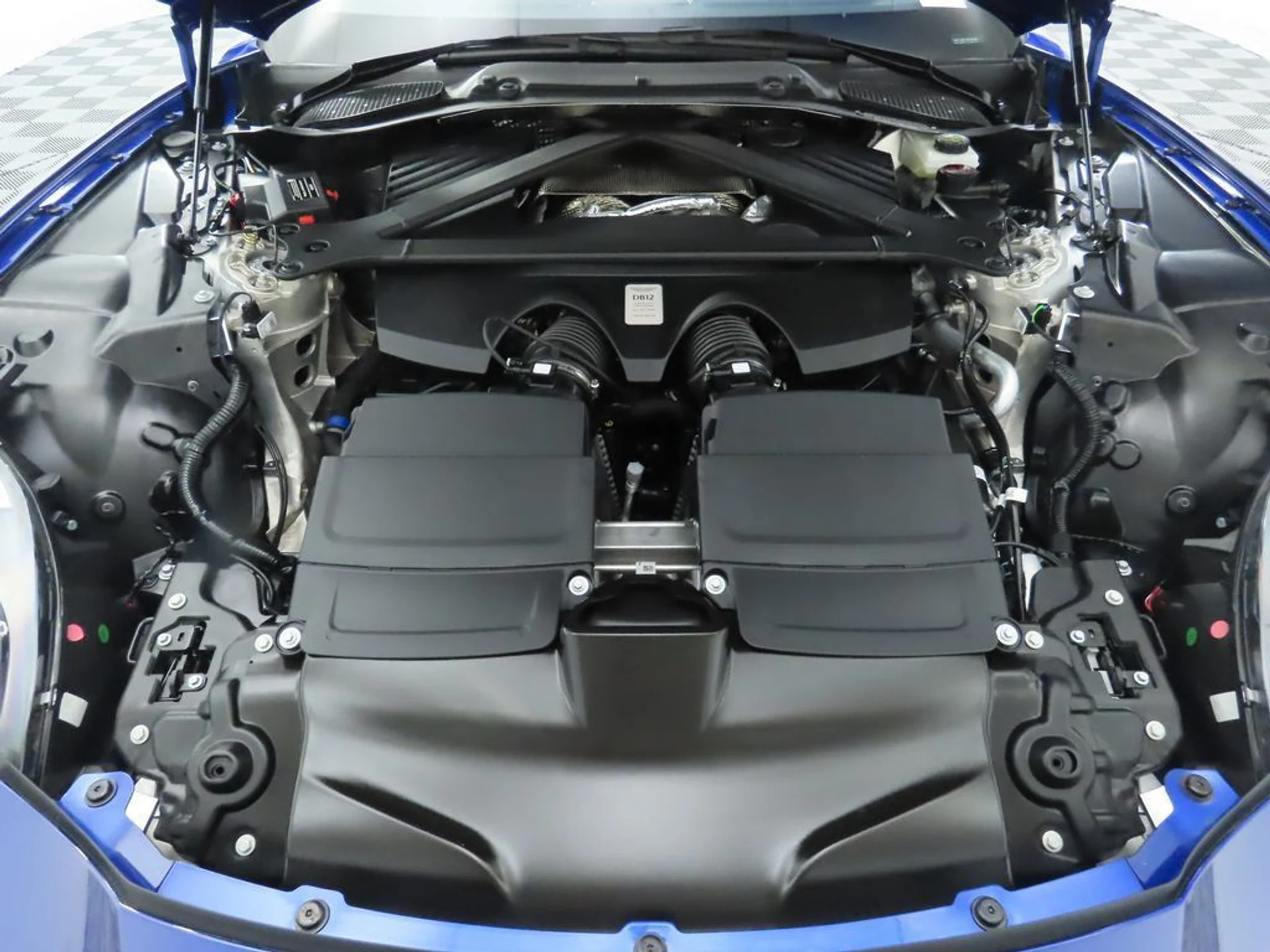mph034_471634770_used_2026_aston_martin_db12_volante_8119_23037586_35_1024_30fa9cfee8
