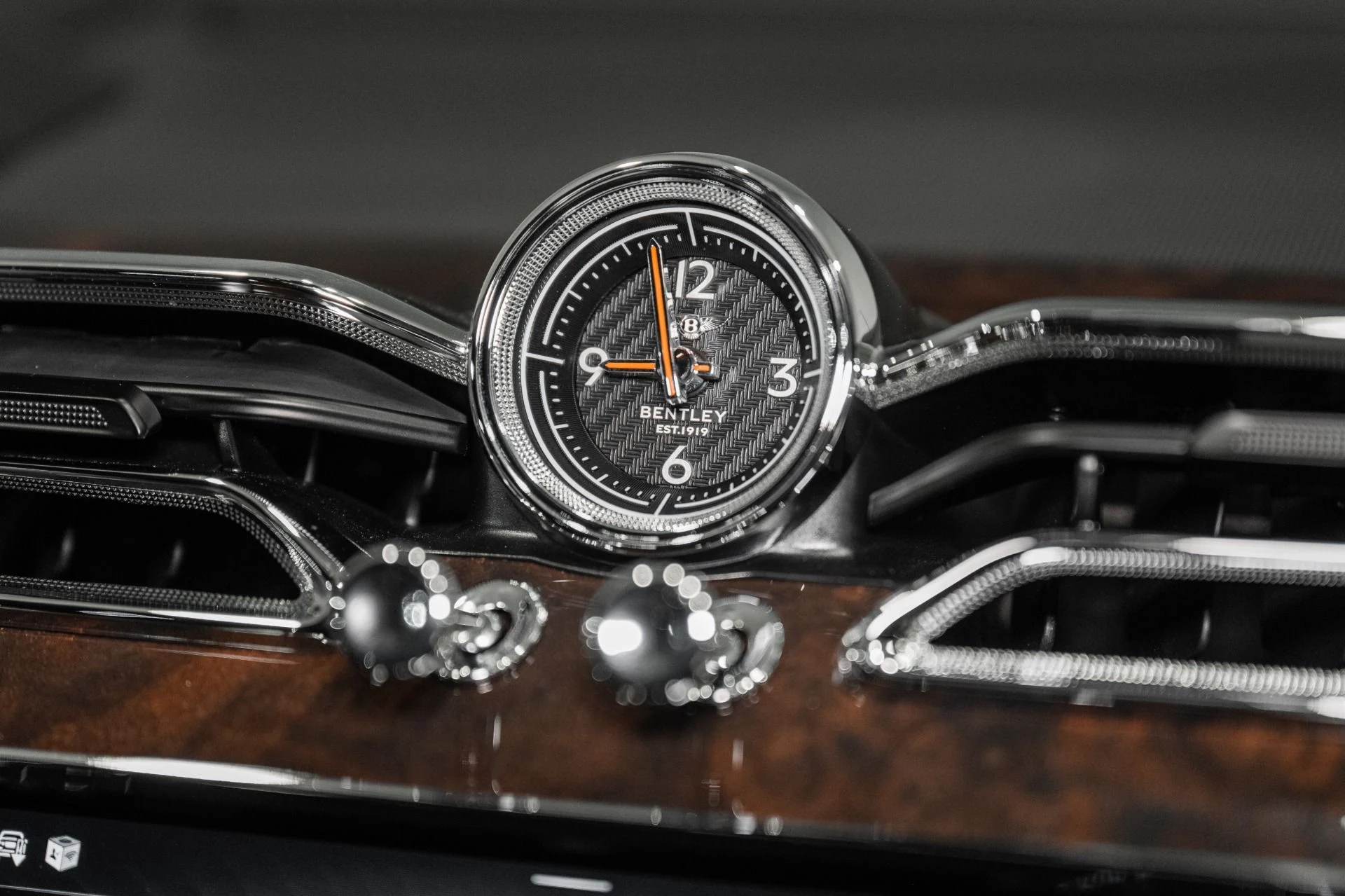 mph034_472396465_Used_2022_Bentley_Bentayga_V8_1773163983_a929f62d80