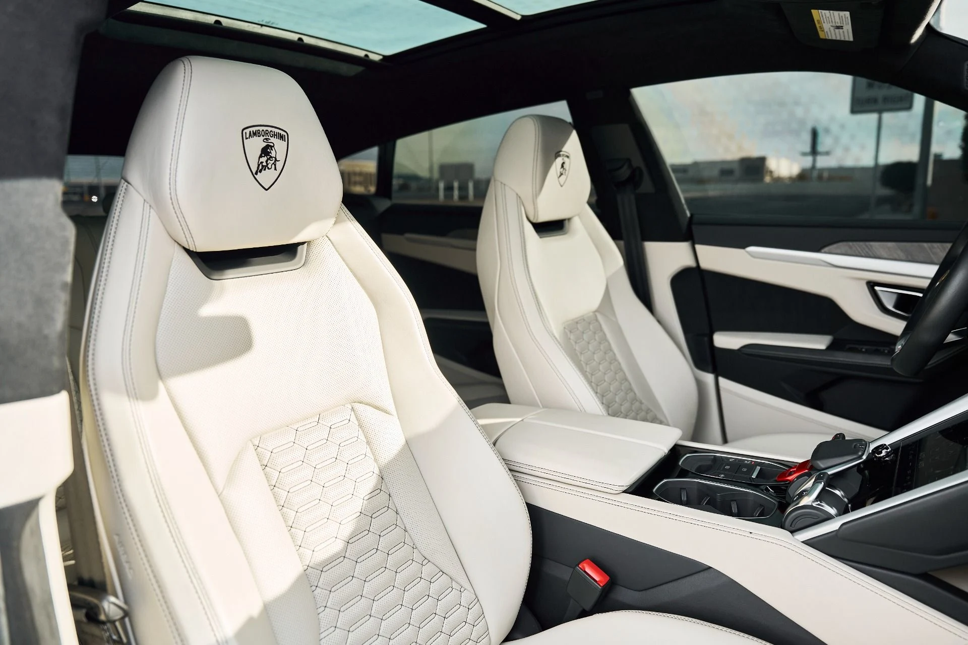 mph034_4876860_Used_2021_Lamborghini_Urus_1771117249_a35bca5f52