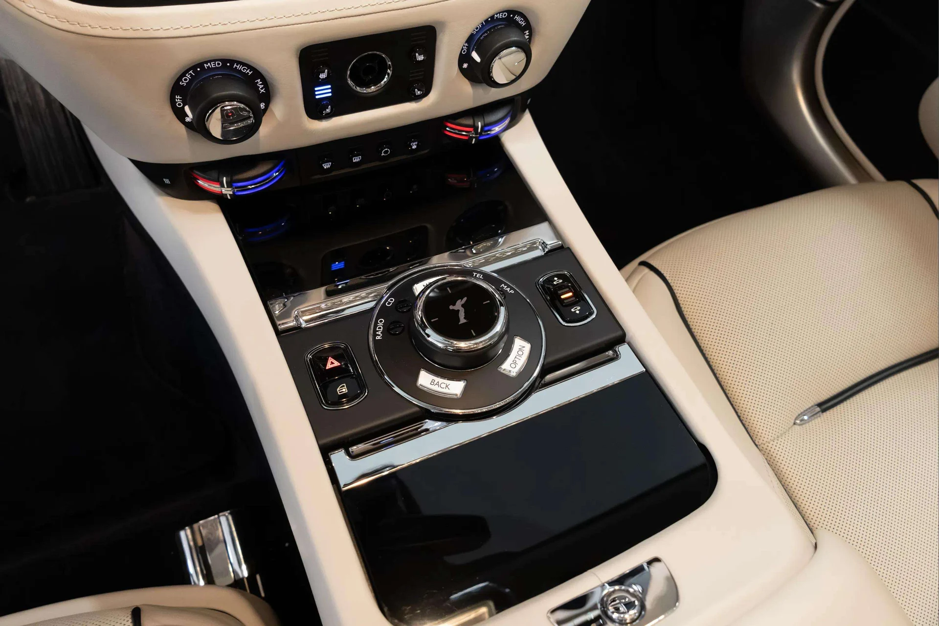 mph034_511168289_a1c4d540_7061_478b_9947_f56d963595f2_201720_Rolls_Royce20_Wraith2028_SCA_665_C56_HUX_8653929_35_ddd619d711