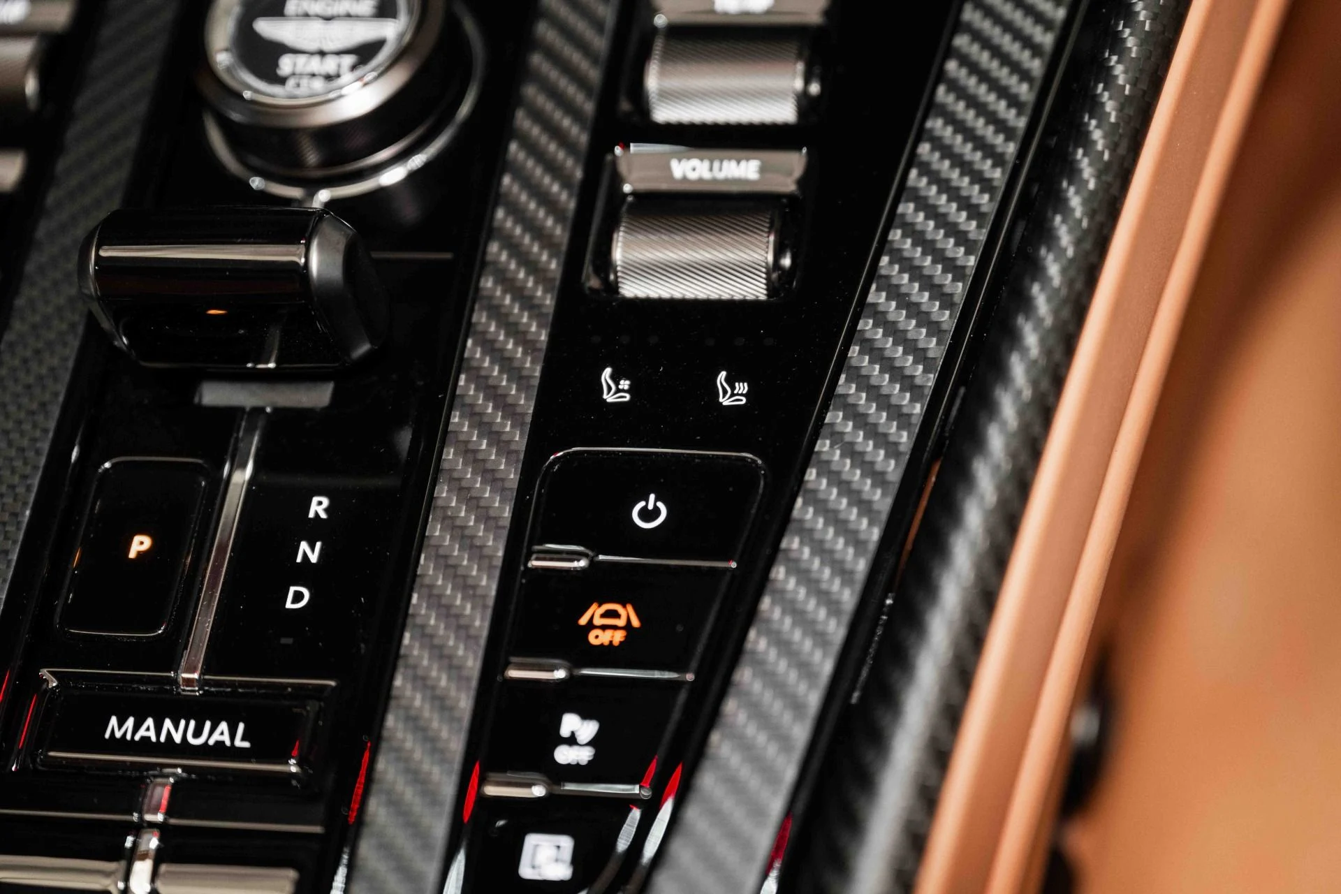 mph034_512932270_Used_2025_Aston_Martin_DB_12_Volante_1727881023_587c8ffc9c