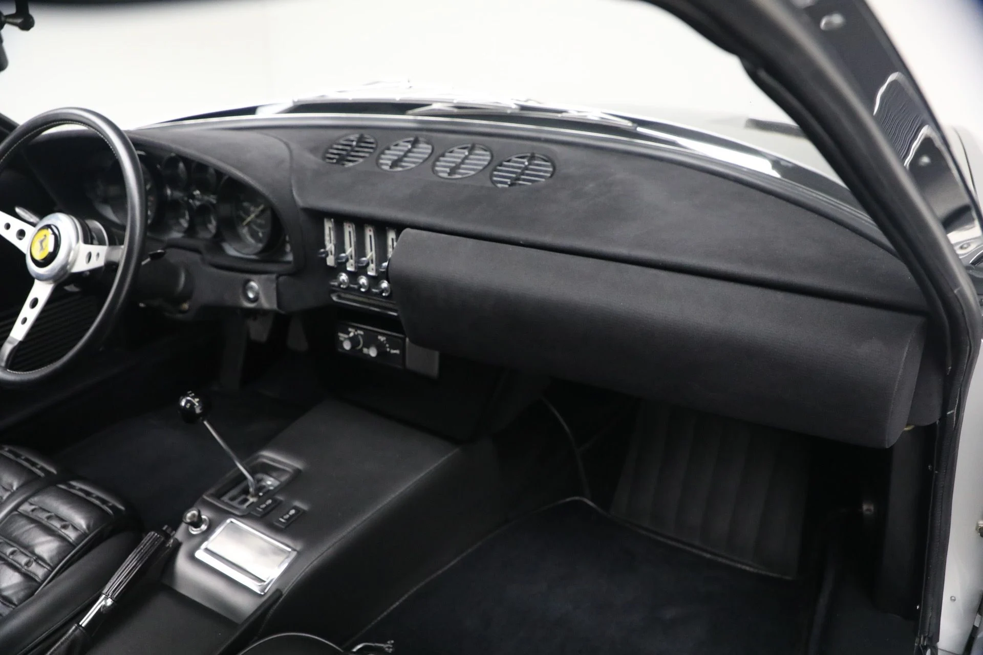 mph034_524405236_Used_1971_Ferrari_365_GTB_4_Daytona_1770668334_a06636ac31