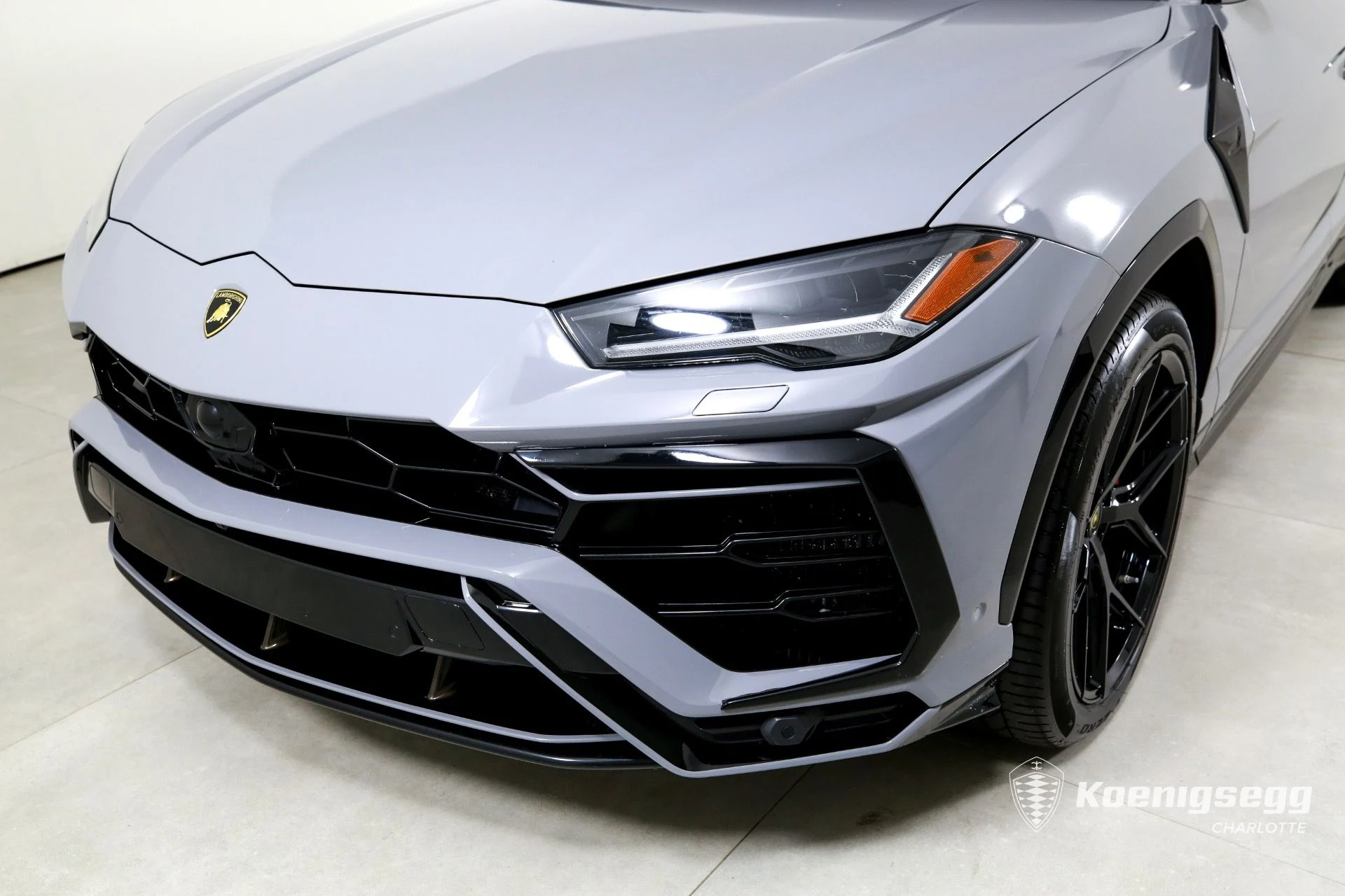 mph034_527824300_Used_2019_LAMBORGHINI_URUS_1760989732_1879fdb7e7