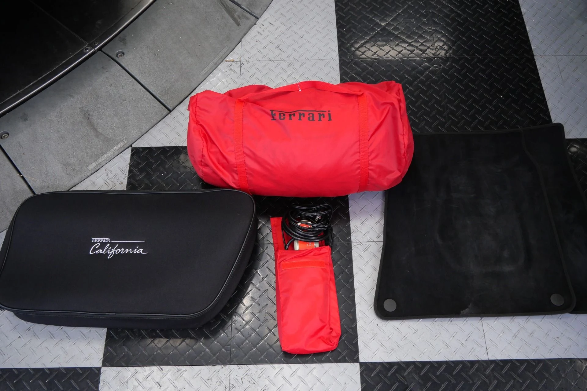 mph034_541158599_Used_2015_Ferrari_California_T_Diamond_Quilted_Seats_Carbon_Fiber_Driving_Zone_1780071099_bdf0a9efbd