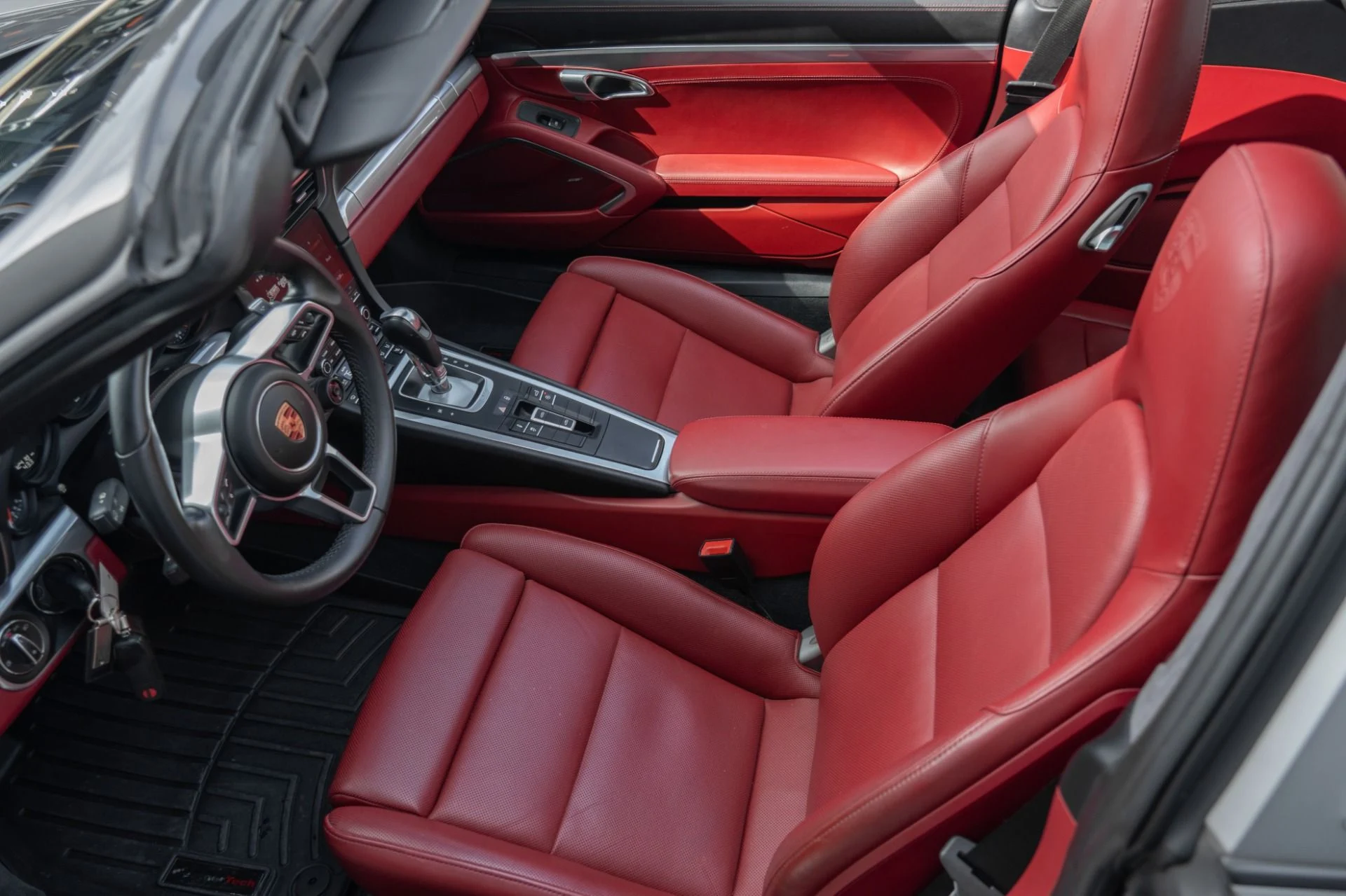 mph034_552972345_Used_2017_Porsche_911_Targa_4_S_1761592215_1b5d2e481f