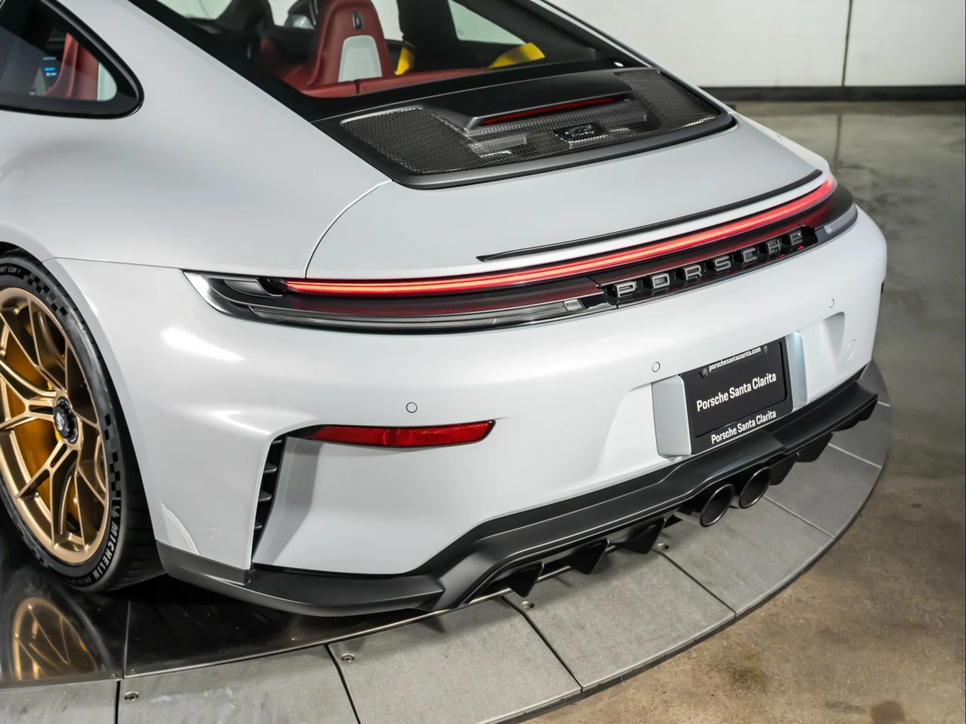 mph034_563228915_c7148922732547a4d6c5897252611dd8_2f867be761