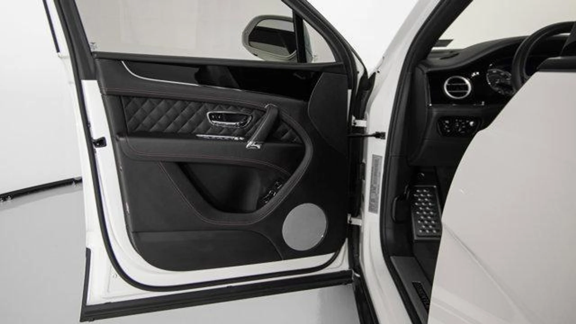 mph034_566217477_Aj_D1_Awh4e3vl6_S_ed21bkk_UW_Ct_E_0001d548c0