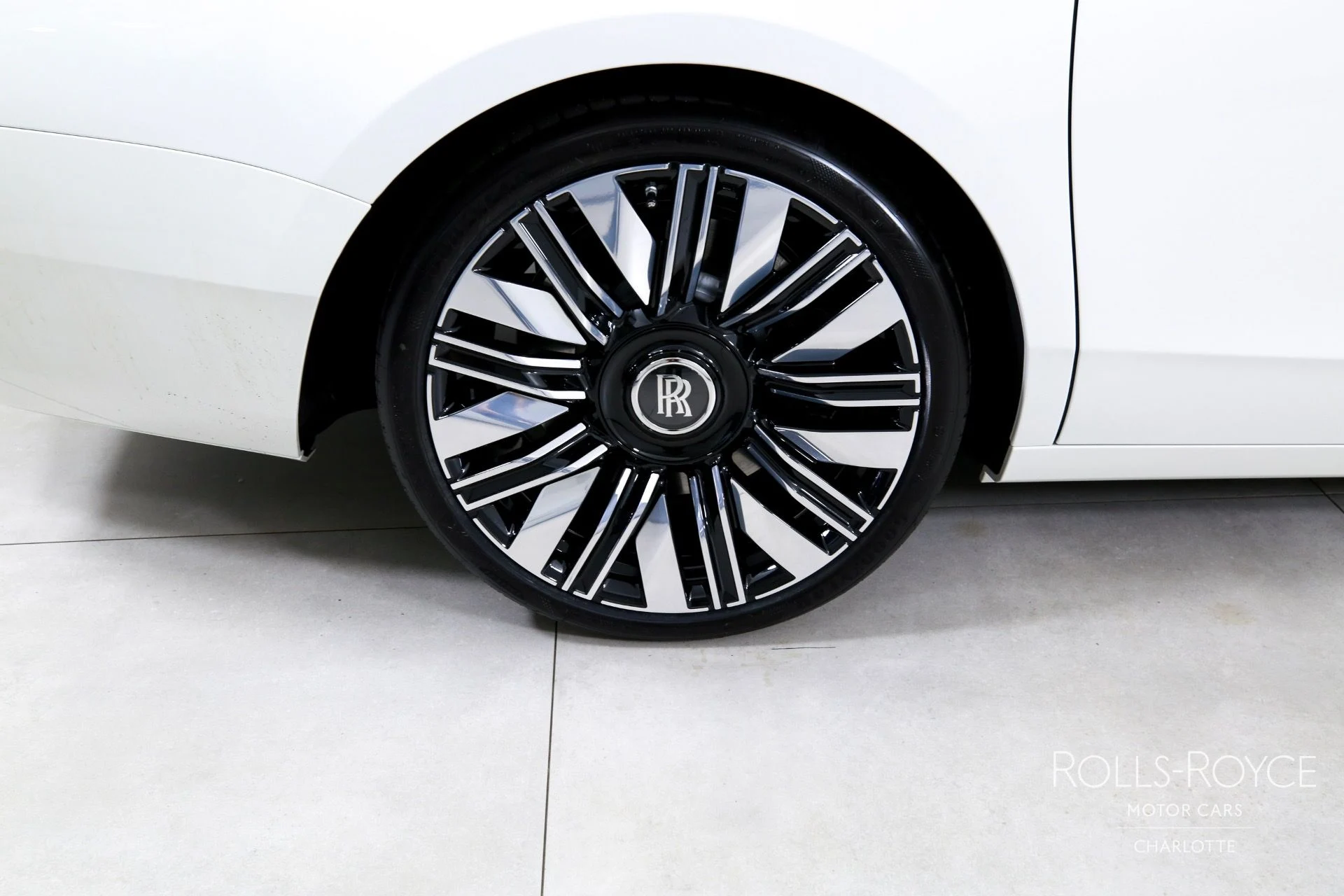 mph034_571291477_Used_2025_Rolls_Royce_Ghost_1753298908_8f2c224f17