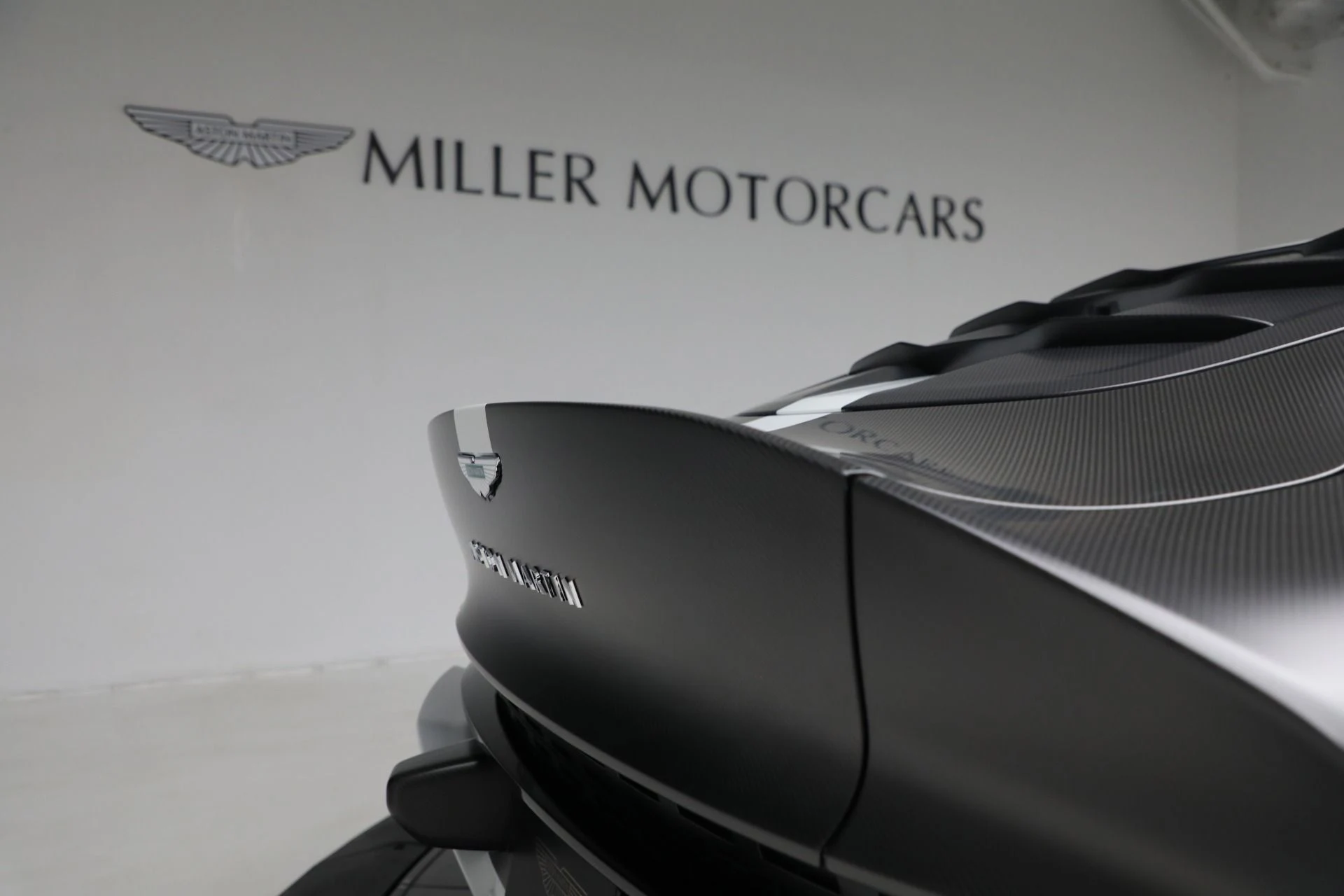mph034_573315967_New_2024_Aston_Martin_Valour_f23a3d07f1