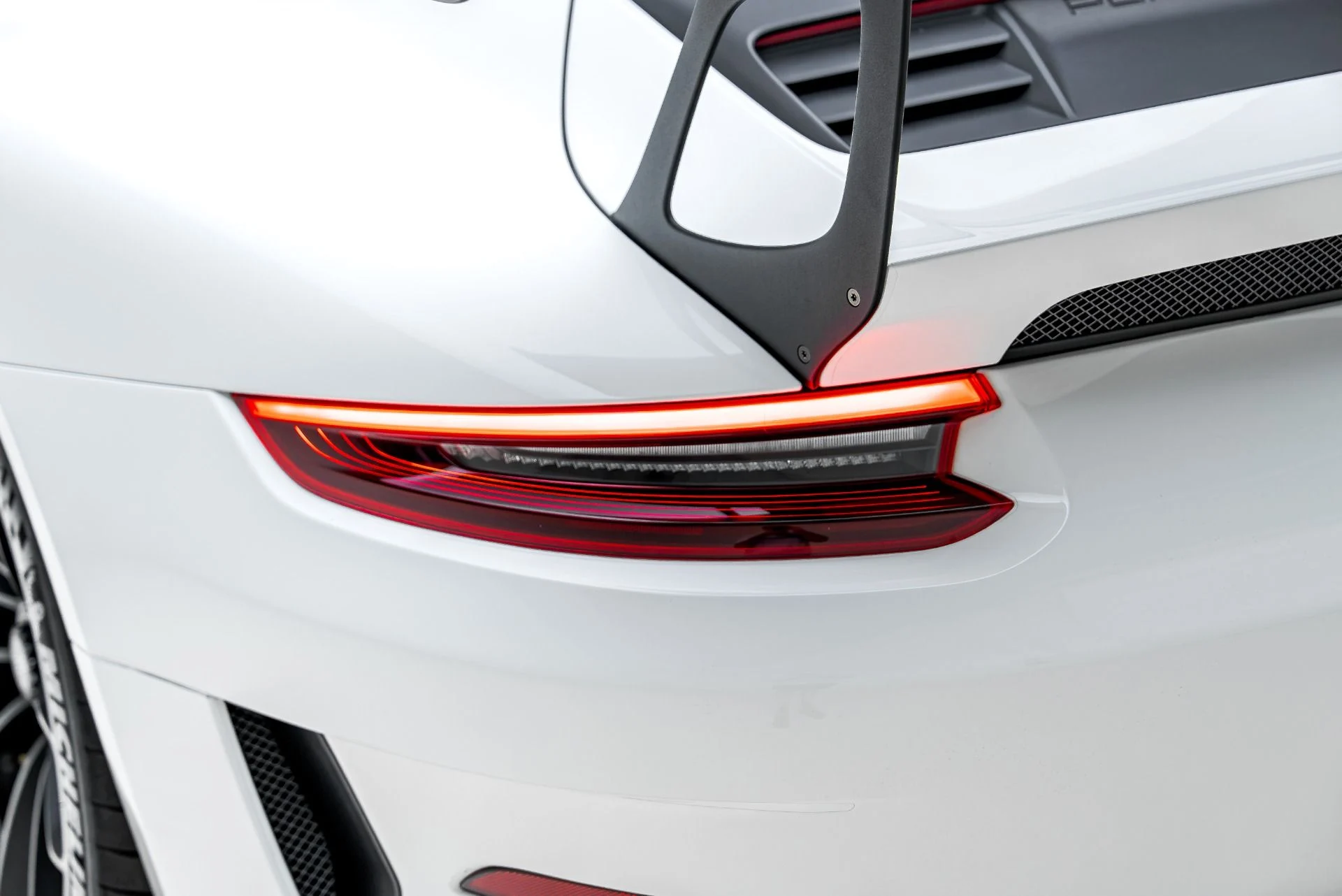 mph034_578682297_Used_2019_Porsche_911_GT_3_RS_1787346296_5b6cf123b4