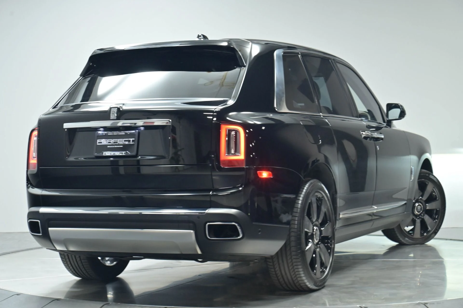 mph034_587808334_Used_2023_Rolls_Royce_Cullinan_1782858557_19ee950128