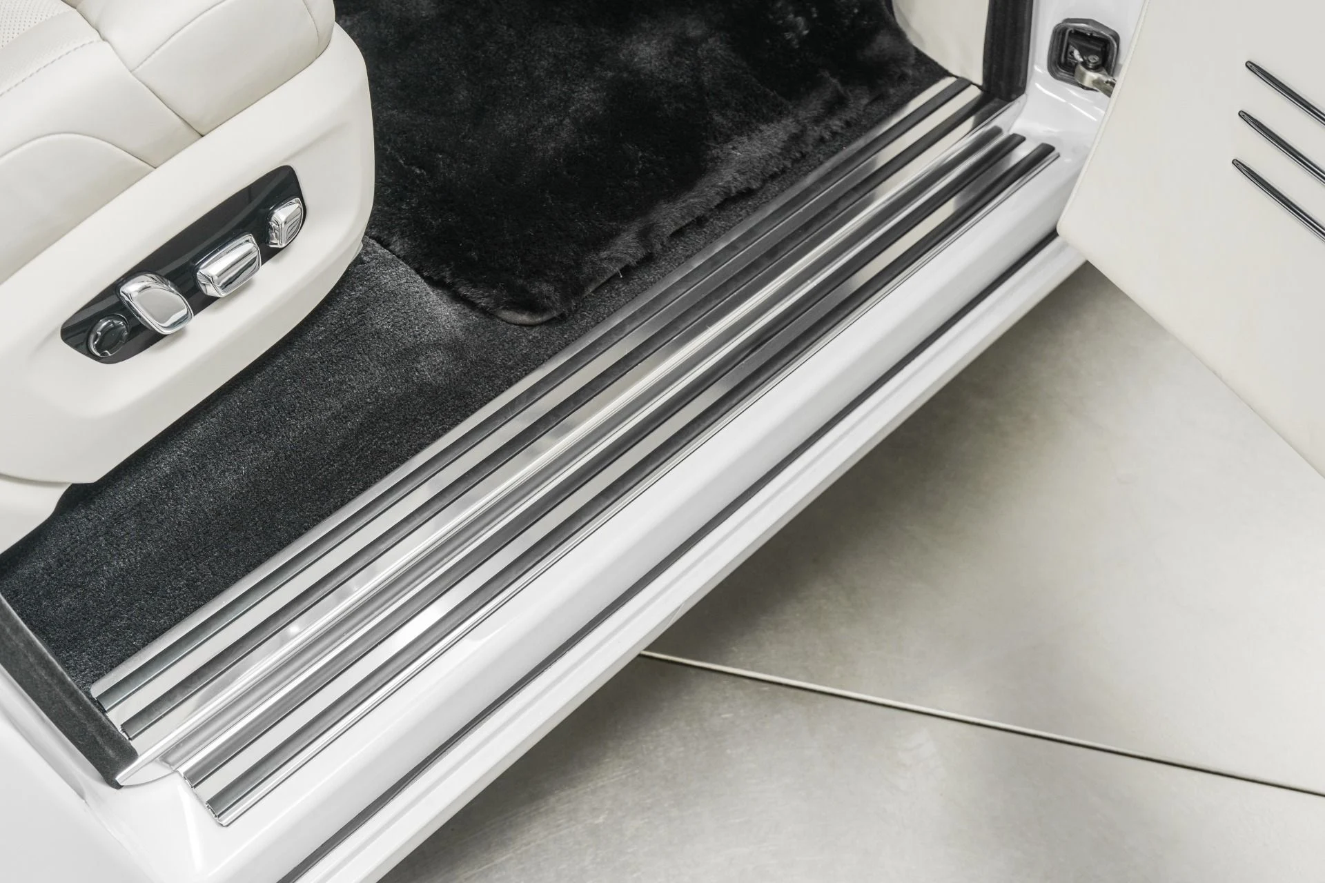 mph034_592261398_Used_2023_Rolls_Royce_Phantom_Shooting_Star_Headliner_Very_Low_Miles_1768421489_58ffbc92c0