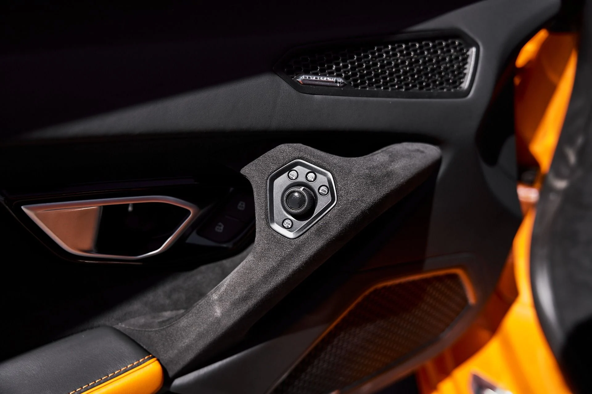 mph034_607925035_Used_2023_Lamborghini_Huracan_Tecnica_Base_1777011653_65f7779132