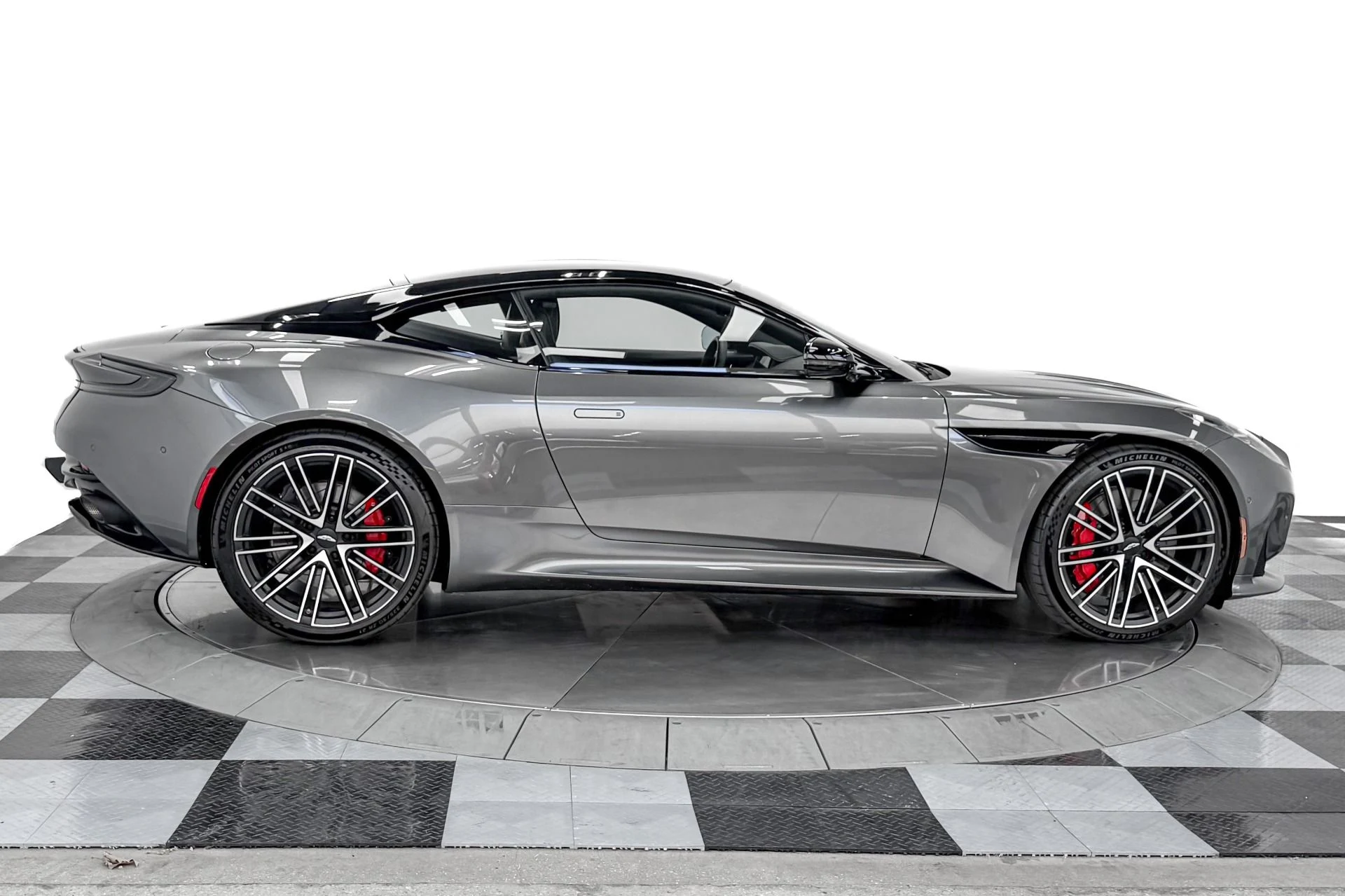 mph034_612276429_Used_2024_Aston_Martin_DB_12_V8_Inspire_Sport_Interior_671_Horsepower_Low_M_Iles_1784830647_ea93ab017b