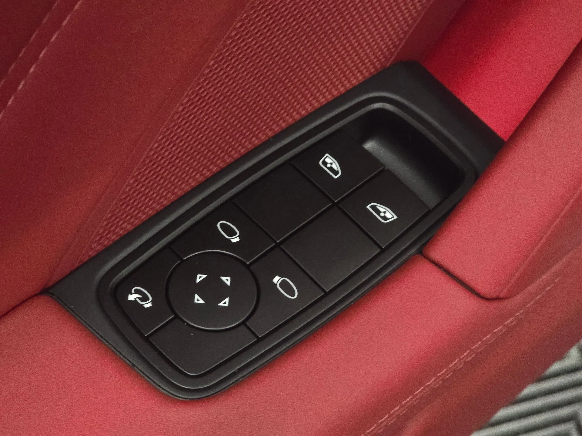 mph034_612541405_8b52d916e058f441b39ffa6c789b0db5x_191948872d