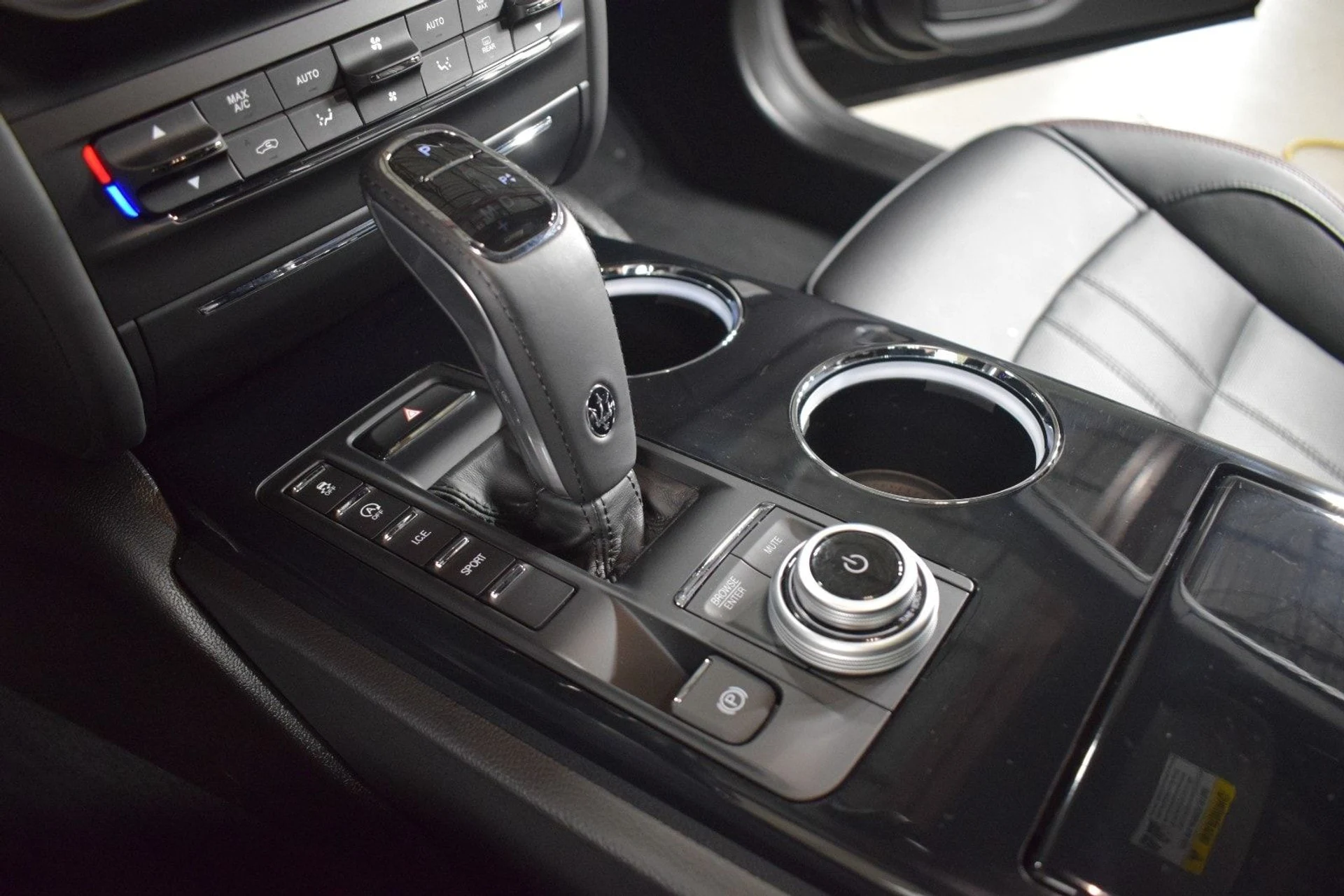 mph034_612669996_4500ee414a66d48010e2359e61e23f3cx_95de50ca99