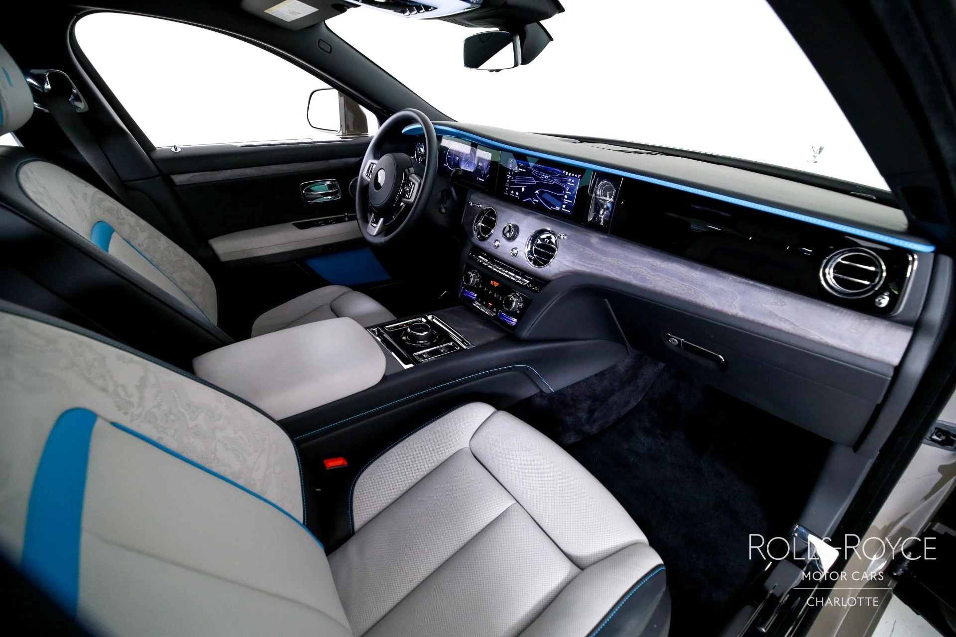 mph034_634466925_Used_2025_Rolls_Royce_Ghost_1759510962_fbfbd351d6