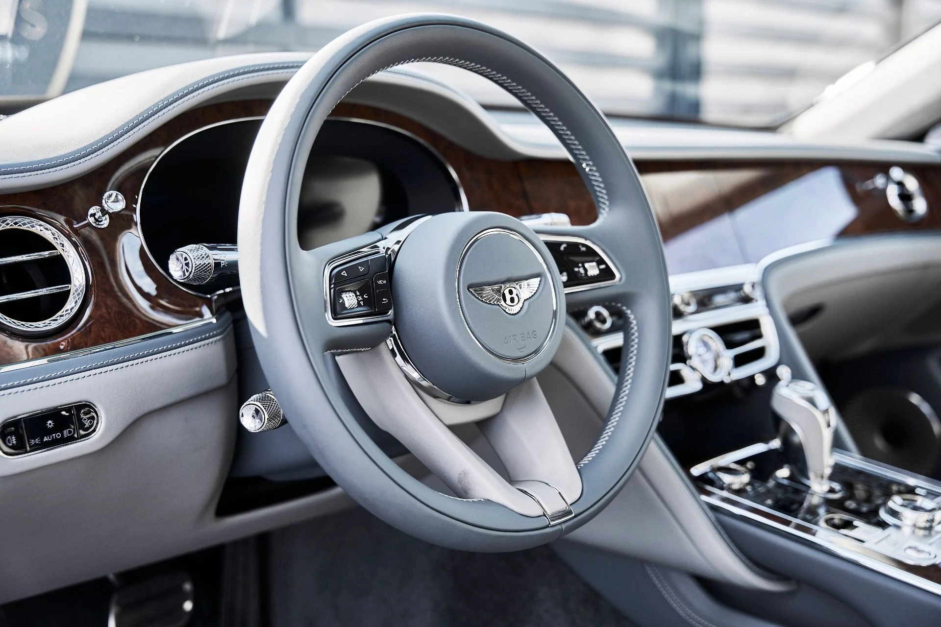 mph034_64960556_Used_2026_Bentley_Flying_Spur_V8_1775613294_26efae0d2b