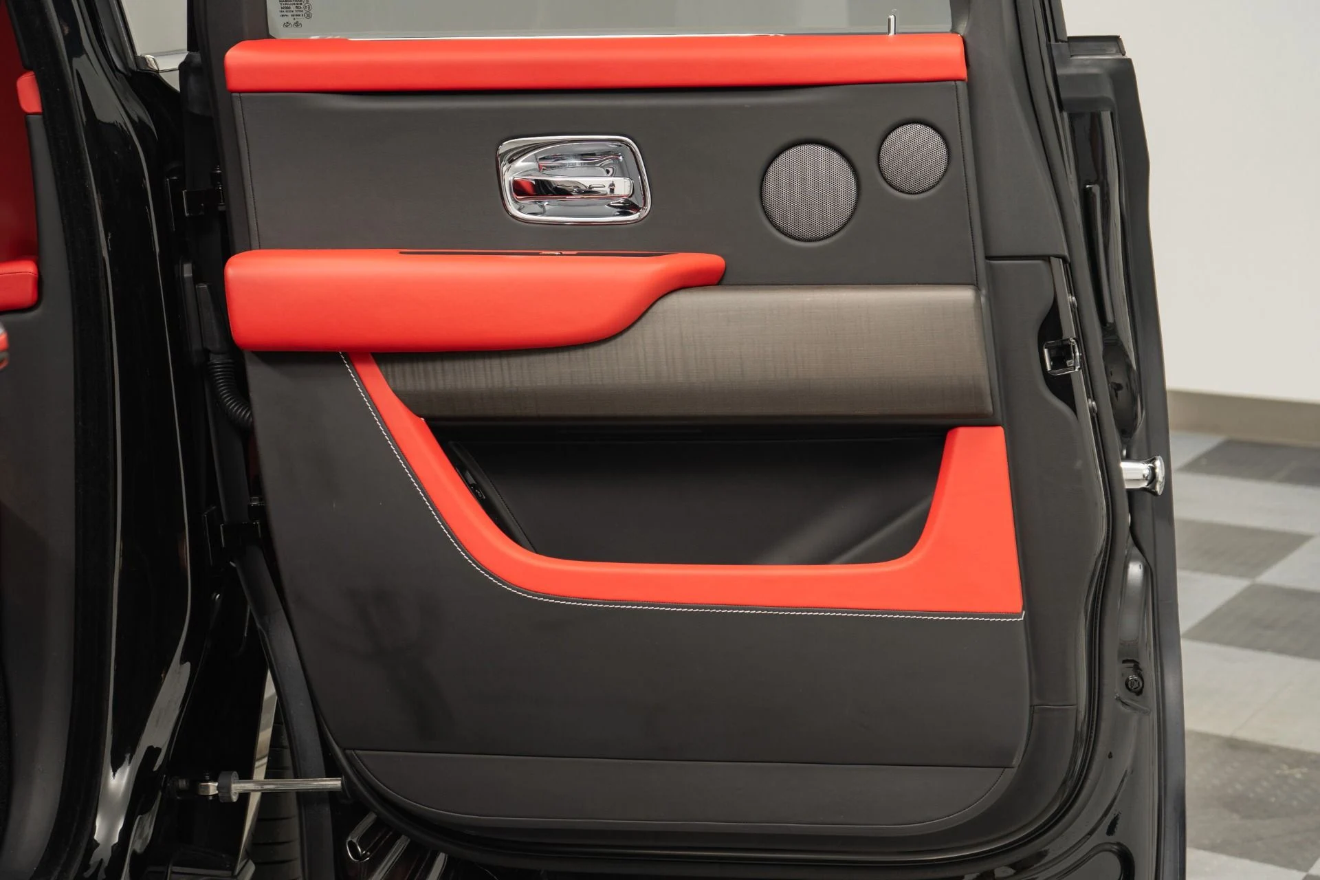 mph034_650658941_Used_2020_Rolls_Royce_Cullinan_Two_Tone_Interior_Driver_Assistance_Systems_1780337352_62e55af276