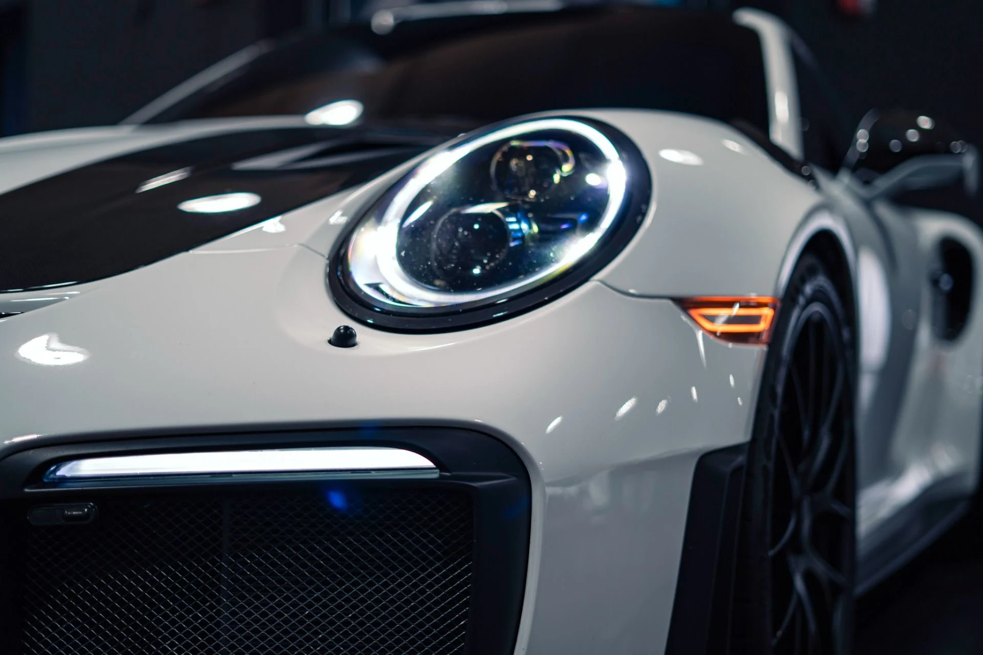 mph034_667000493_Used_2018_Porsche_911_GT_2_RS_1777474085_cc6afcb37e