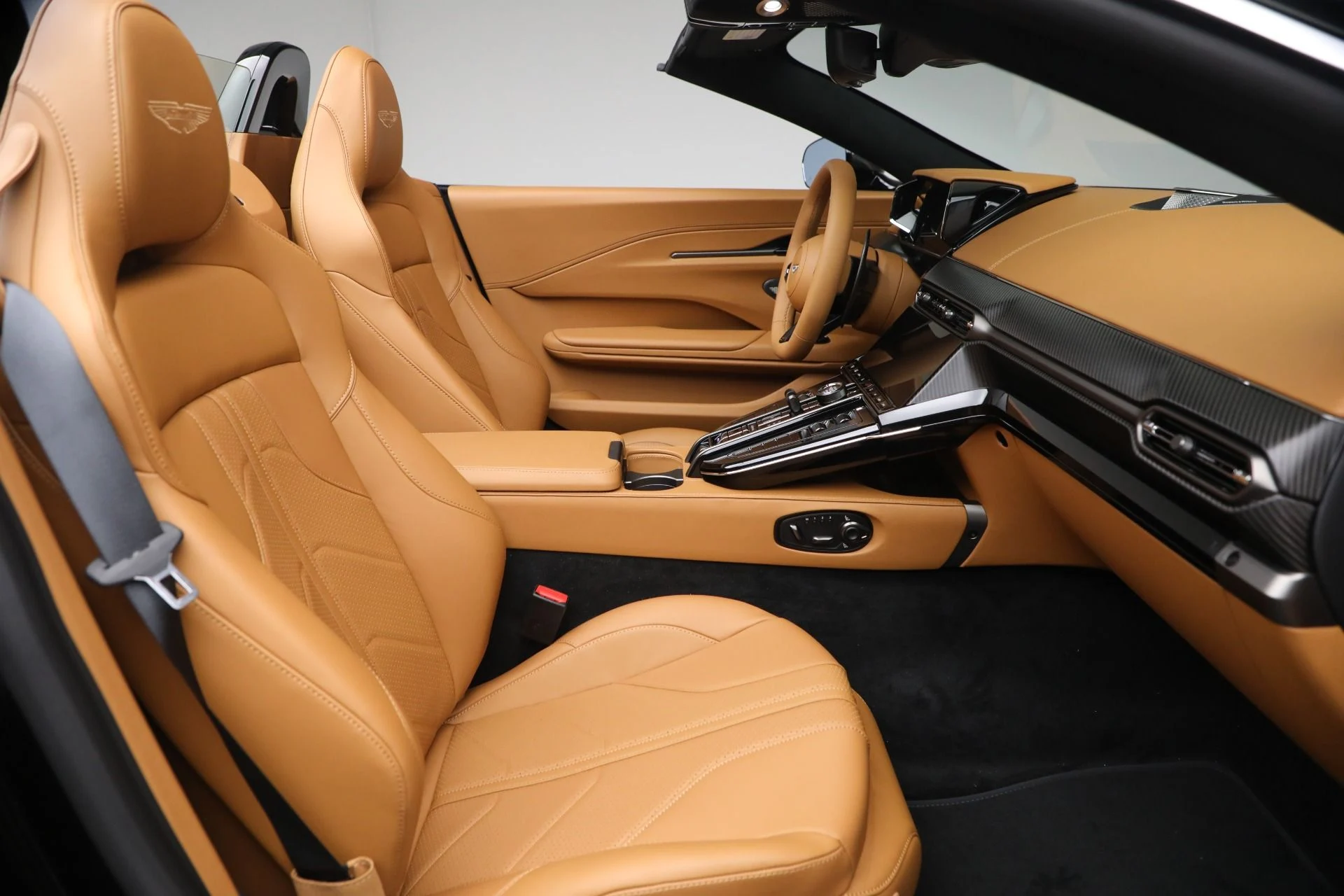 mph034_682148512_New_2026_Aston_Martin_Vantage_Roadster_1767214554_b9c9eb2d78