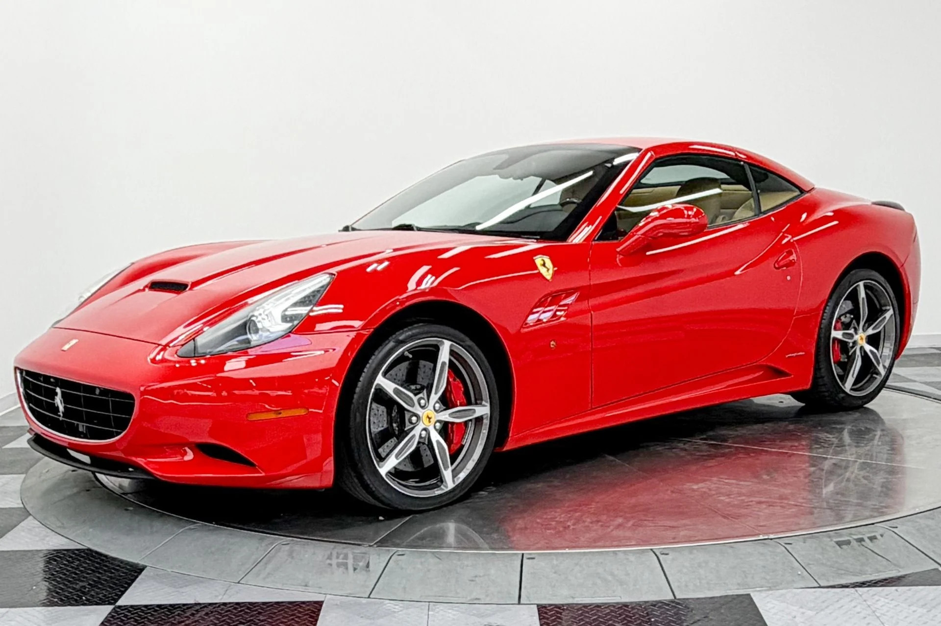 mph034_700857868_Used_2014_Ferrari_California_Daytona_Seats_490_Horsepower_Carbon_Fiber_Steering_Wheel_w_LE_Ds_1783362230_efe4028a3b