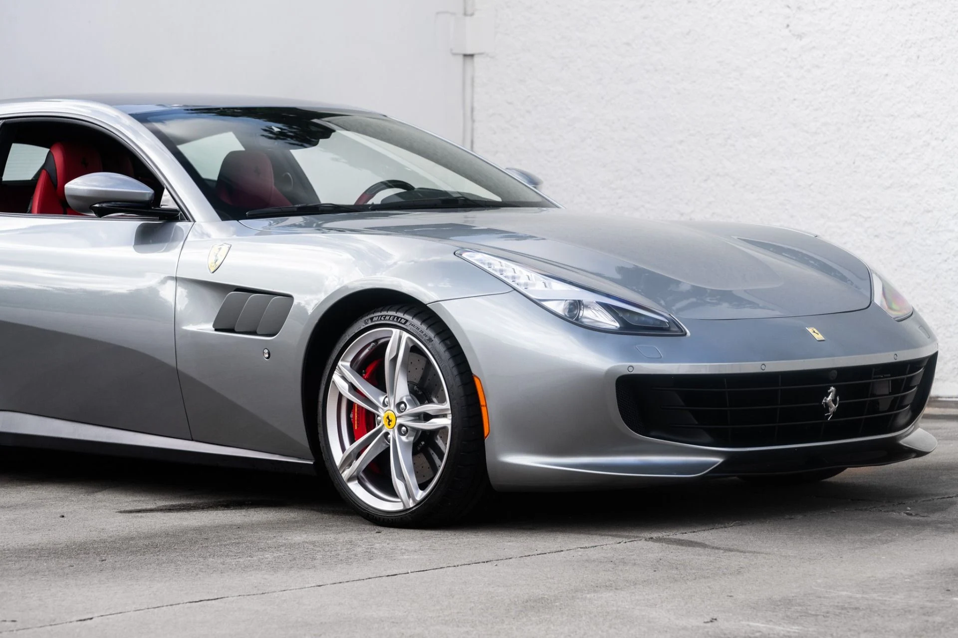 mph034_720561067_Used_2019_Ferrari_GTC_4_Lusso_1759771823_edc5c44c64
