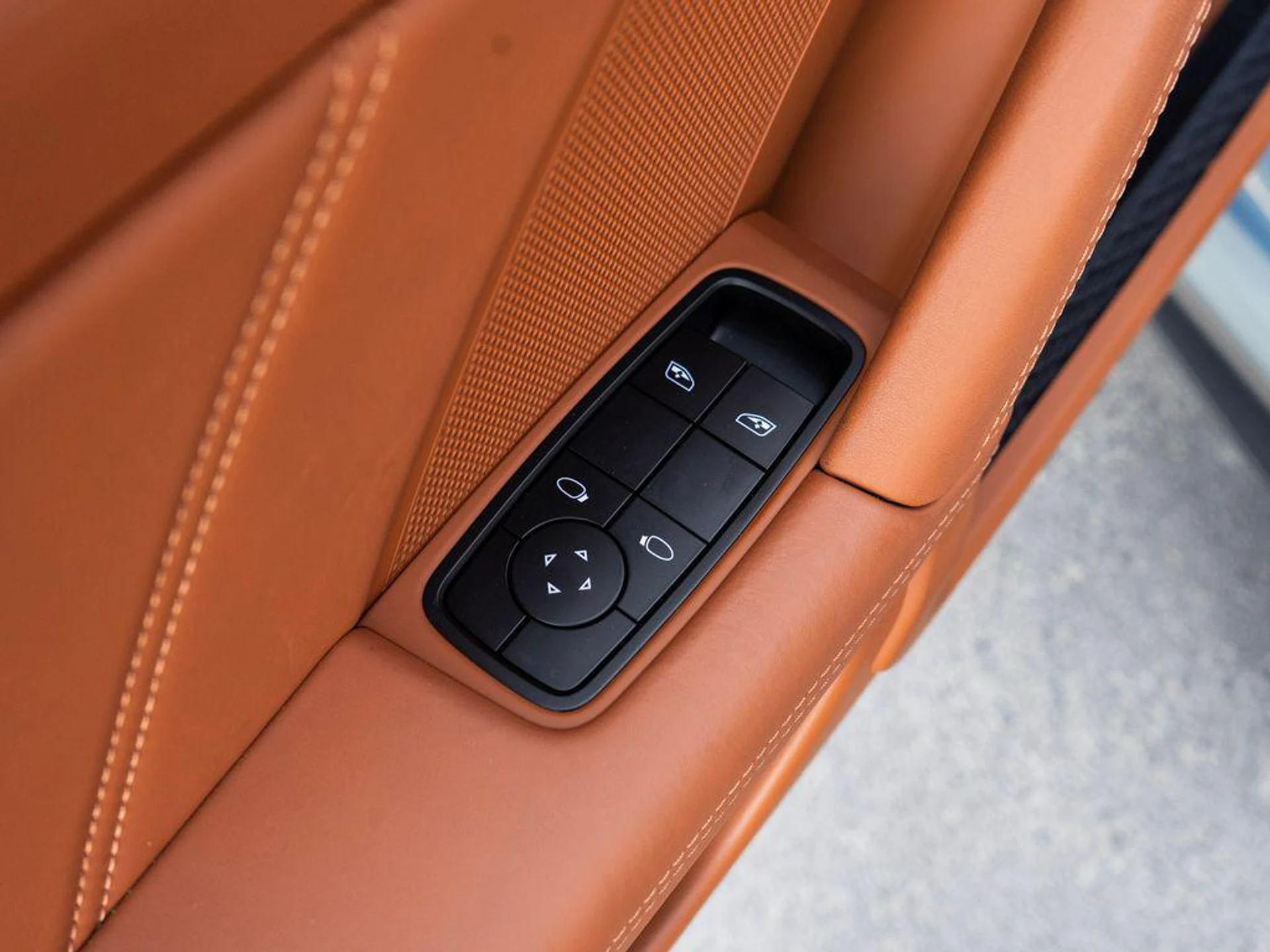 mph034_727046496_vm9t_Agy_MI_Qsodzee_N98_Yg_N_Kb_F0_365662c68f