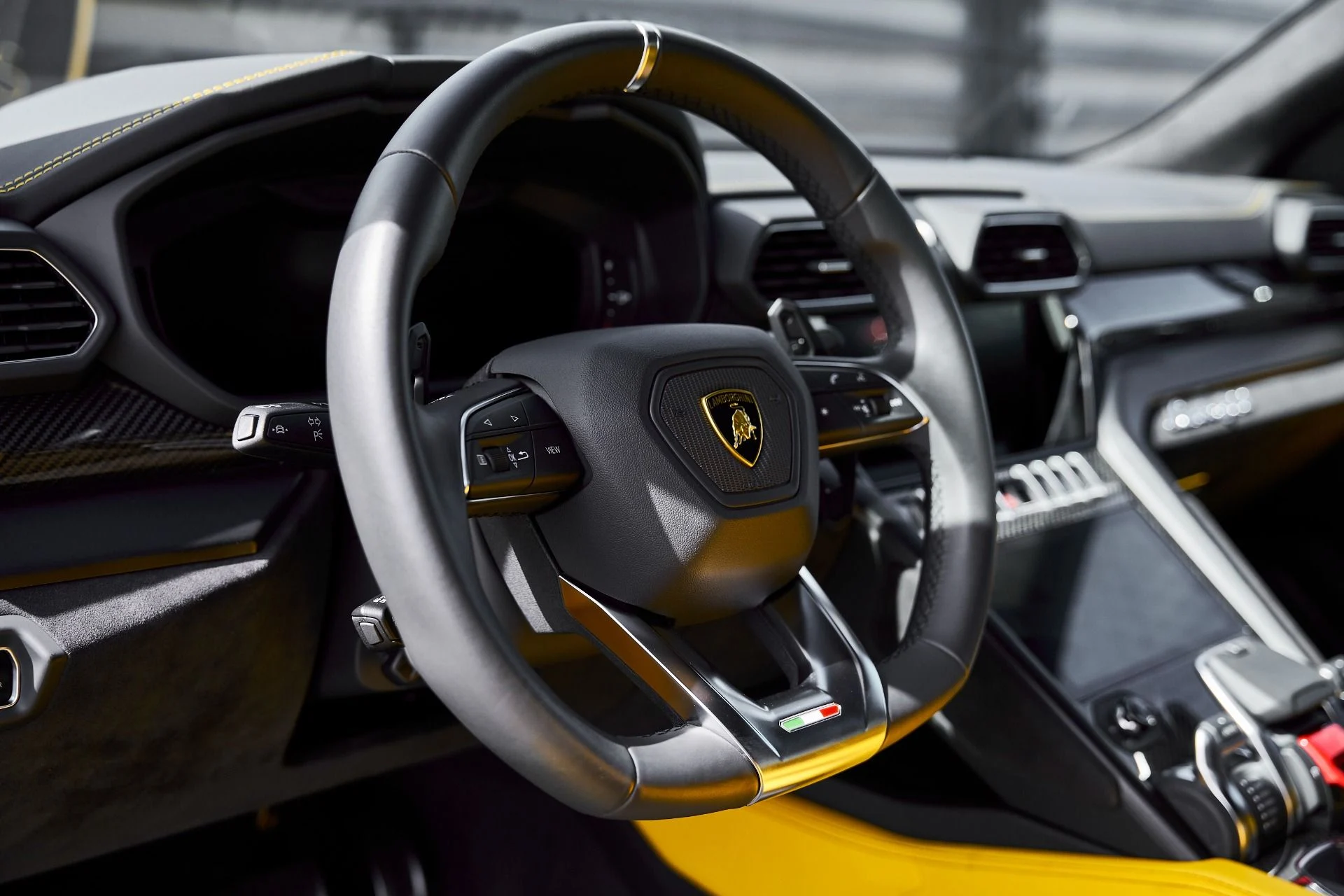 mph034_734997960_Used_2021_Lamborghini_Urus_Pearl_Capsule_1772843493_12e4715de0