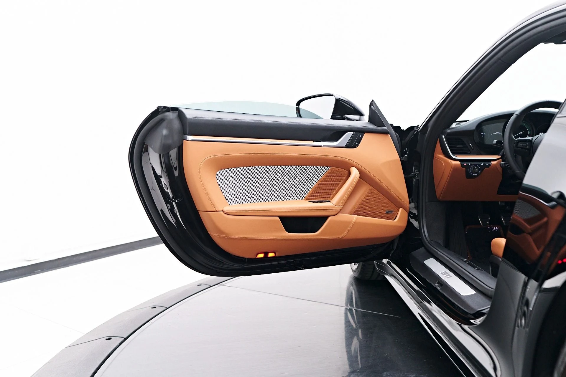 mph034_7354667_Used_2024_Porsche_911_Carrera_S_1758752827_1c8a0609aa