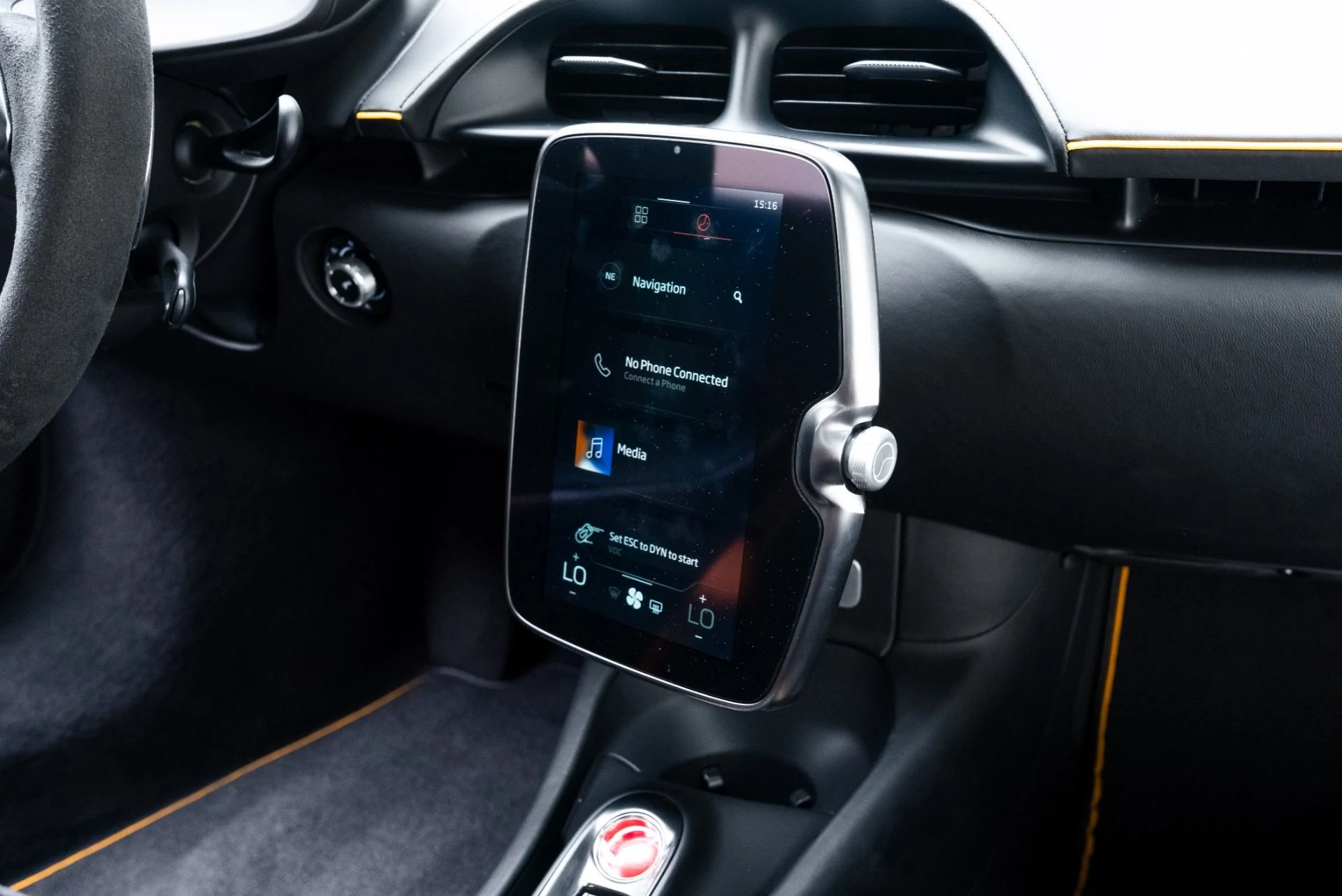 mph034_739354132_Used_2023_Mc_Laren_Artura_1770682323_5d969f0c28