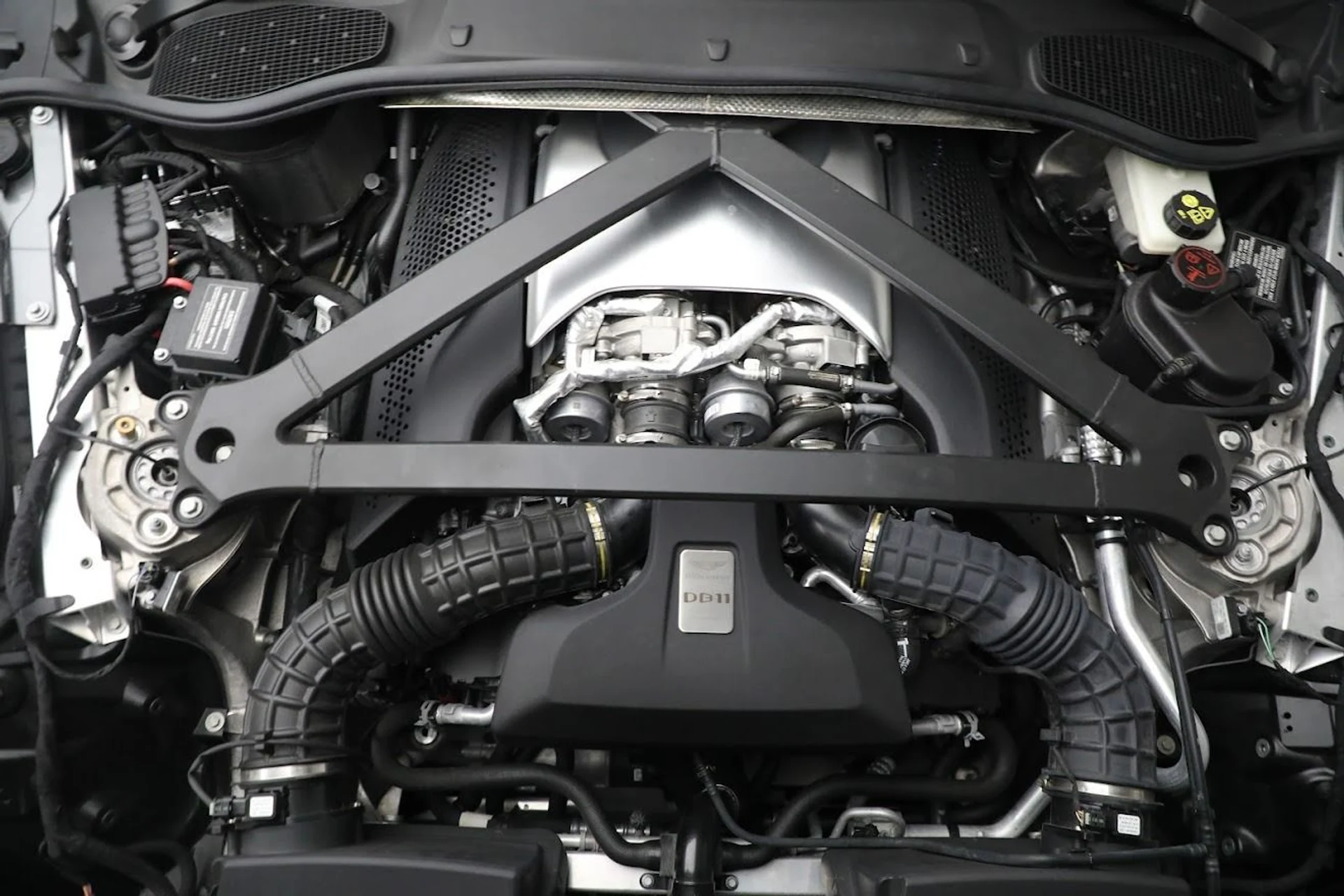 mph034_740208427_Used_2020_Aston_Martin_DB_11_Volante_Convertible_1682724491_fc13b749d2