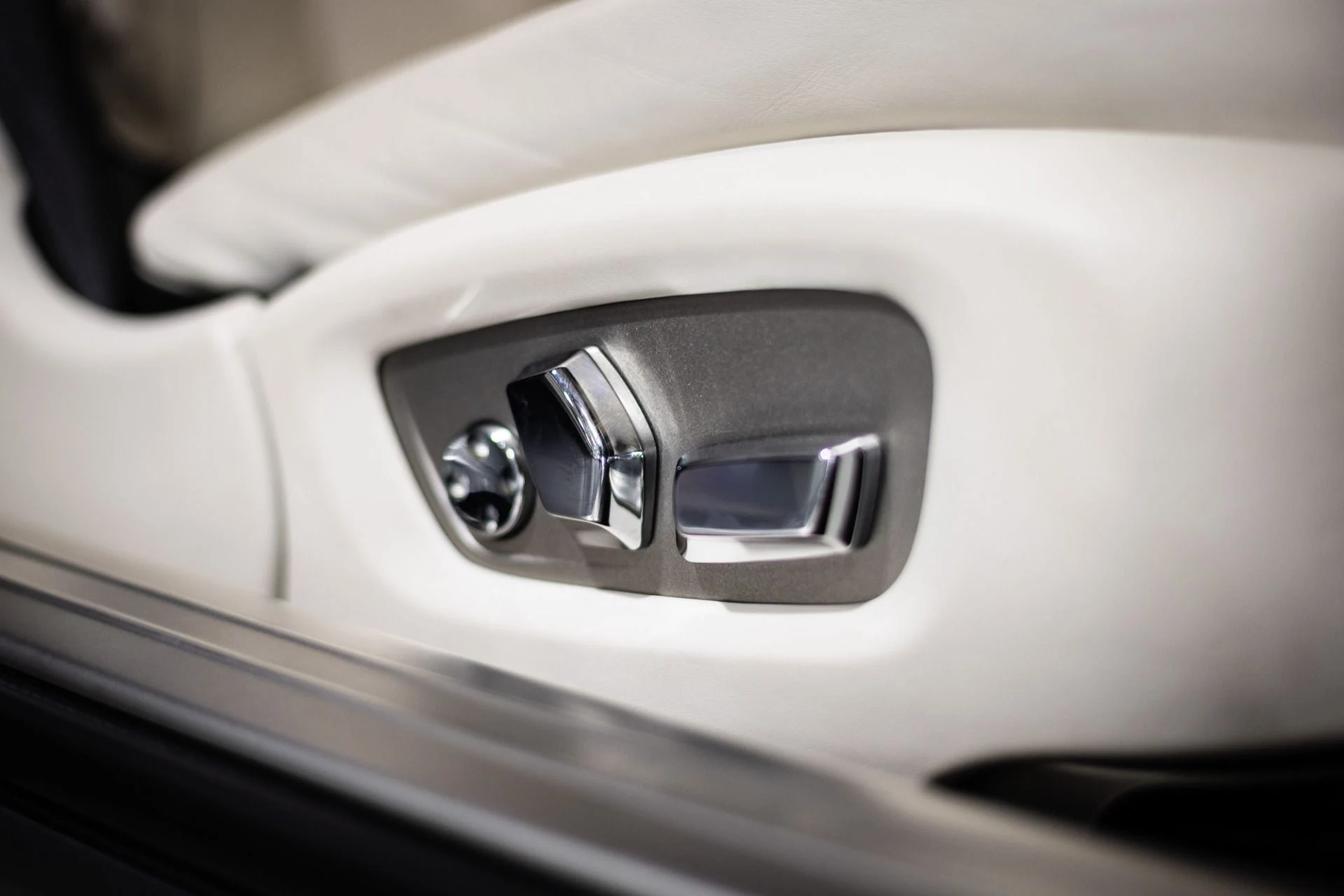 mph034_772895041_Used_2014_Rolls_Royce_Wraith_Starlight_Headliner_1771282245_f3508352ec