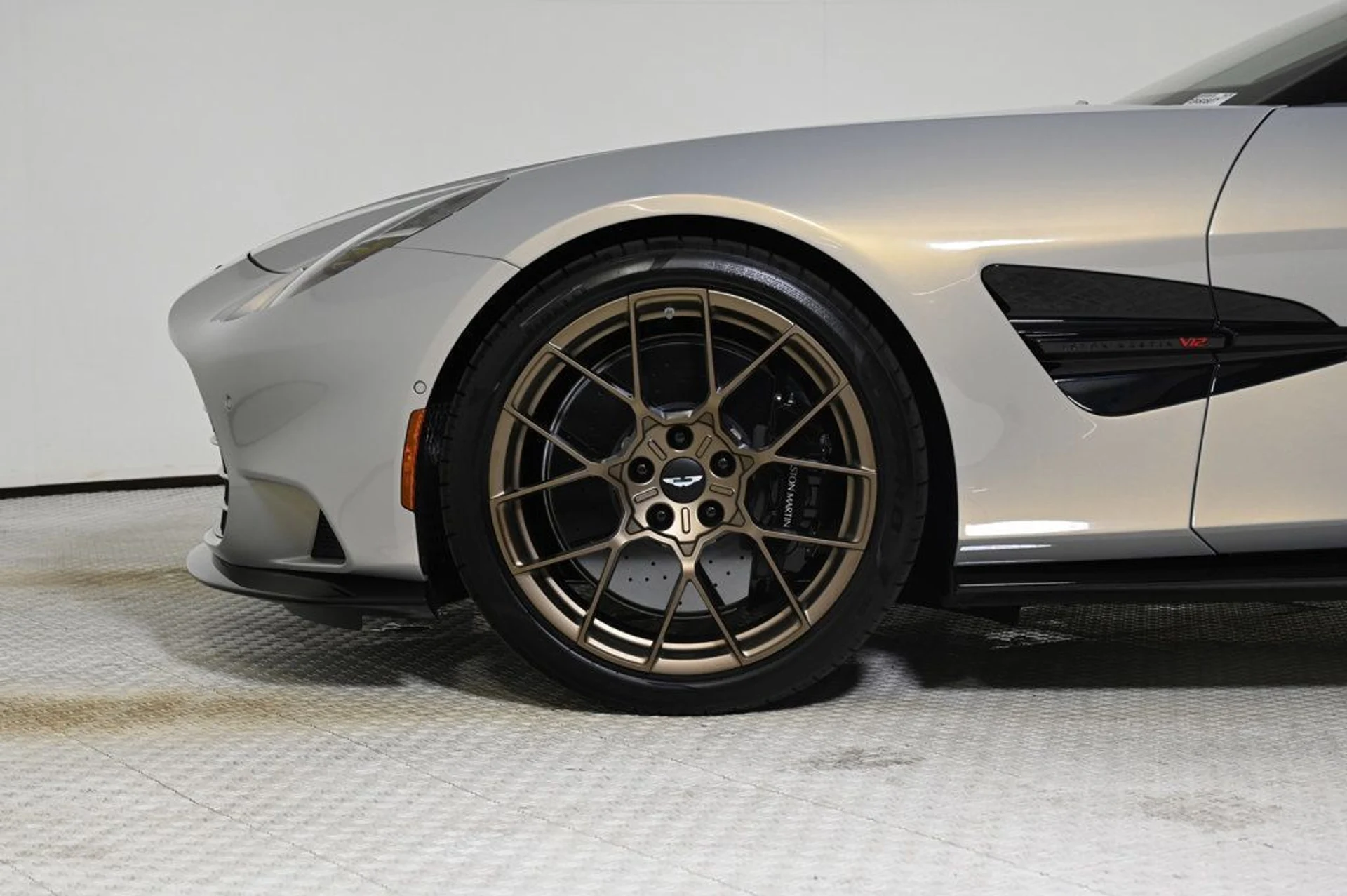 mph034_777024850_new_2026_aston_martin_vanquish_volante_11350_22943643_34_1024_a7f9c46c3d