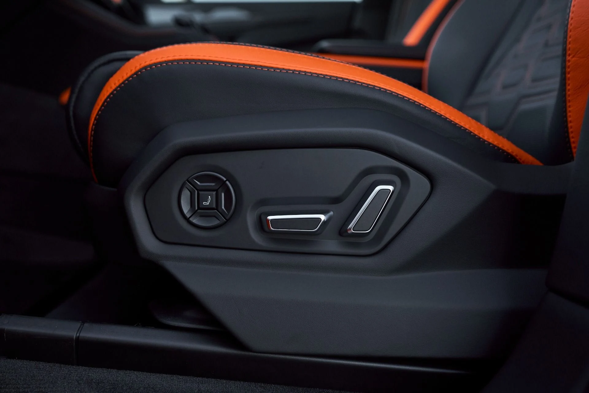 mph034_798766585_Used_2025_Lamborghini_Urus_SE_1763604999_d7483c31c7