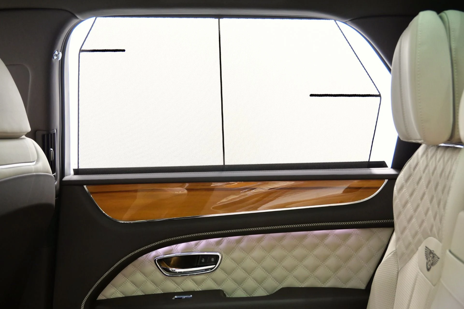 mph034_824885489_Used_2021_Bentley_Bentayga_Hybrid_Mulliner_Driving_Specification_Four_Seat_Comfort_Specification_1767026081_918edfd4a9