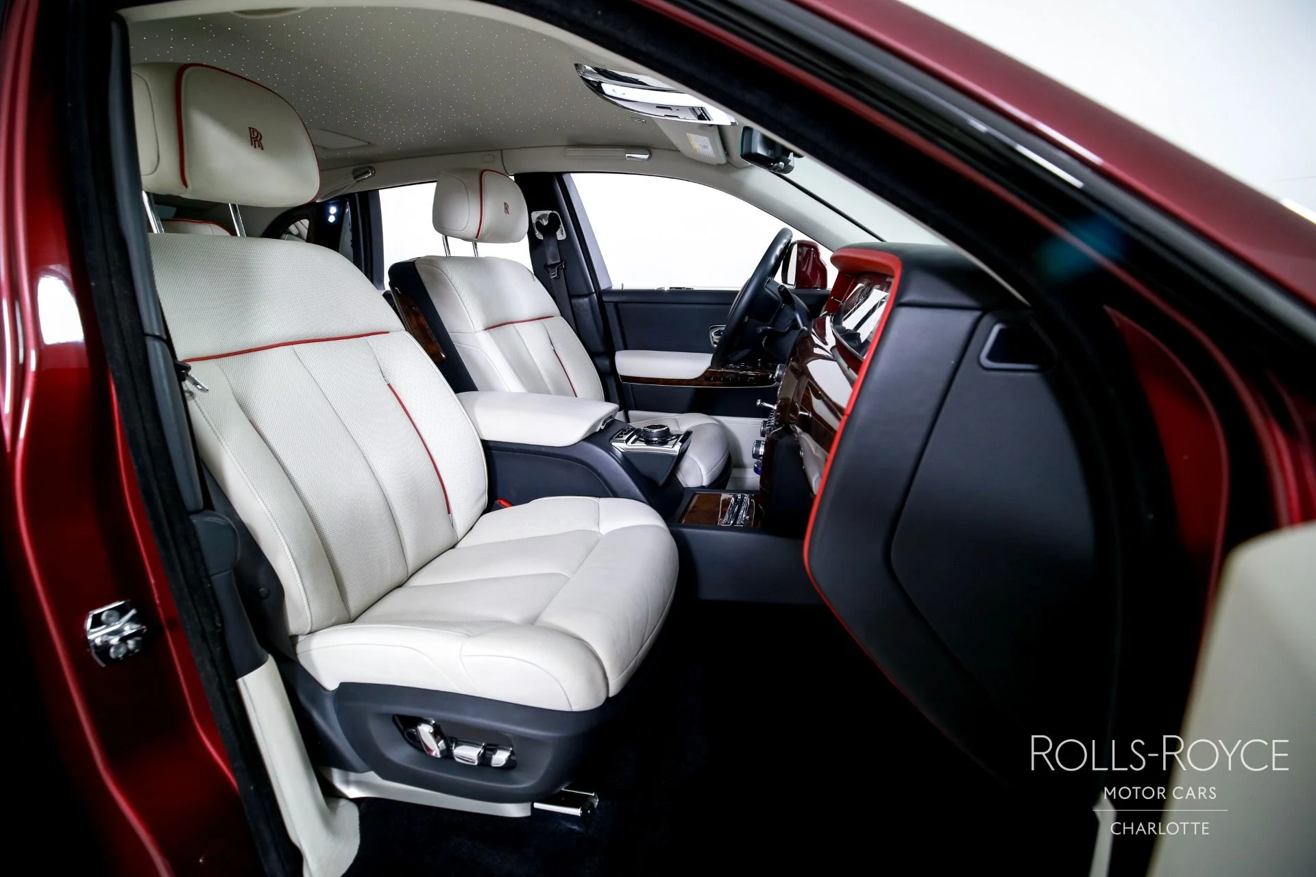 mph034_82671156_Used_2019_Rolls_Royce_Phantom_1760804131_ed9c3471ef