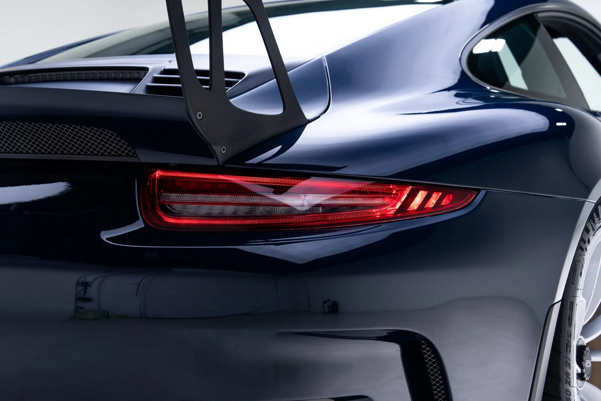 mph034_841376989_Used_2016_Porsche_911_GT_3_RS_1774462832_1255b5045e