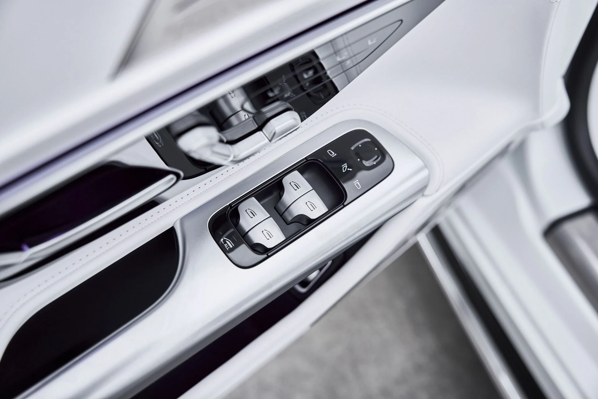 mph034_842915367_Used_2026_Mercedes_Benz_SL_Class_Maybach_SL_680_1767218116_718b2559c3