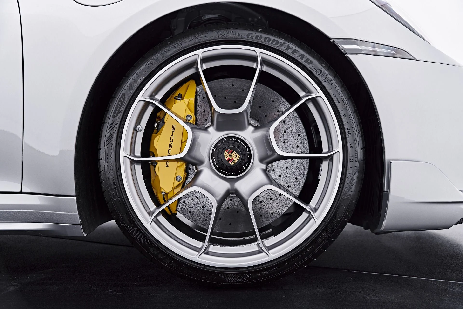 mph034_85523855_Used_2025_Porsche_911_Turbo_S_1785539156_0d35a96fe7