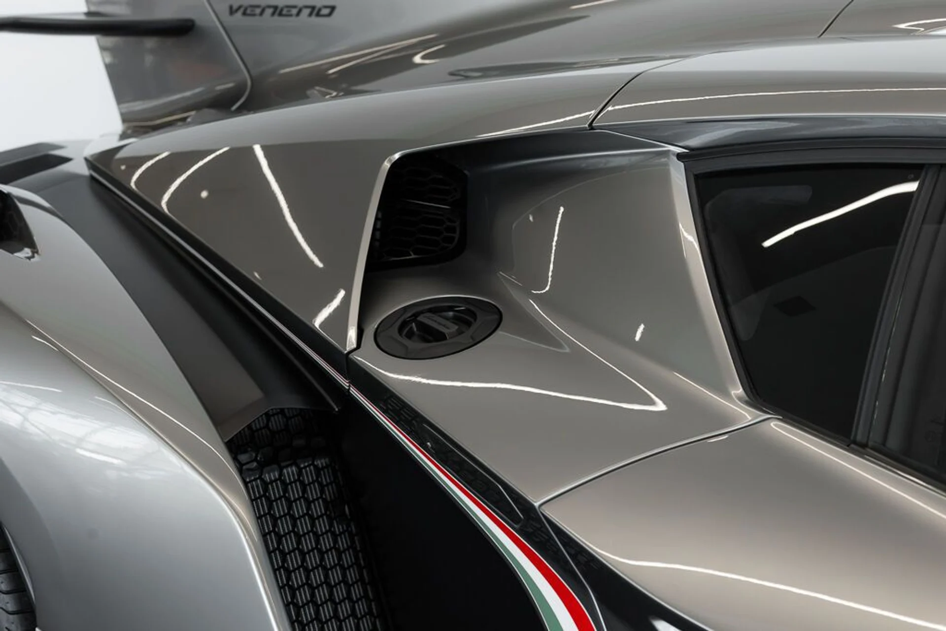 mph034_855755480_lamborghini_veneno_2014_jpg_v_1779988126_b56e4cfe72
