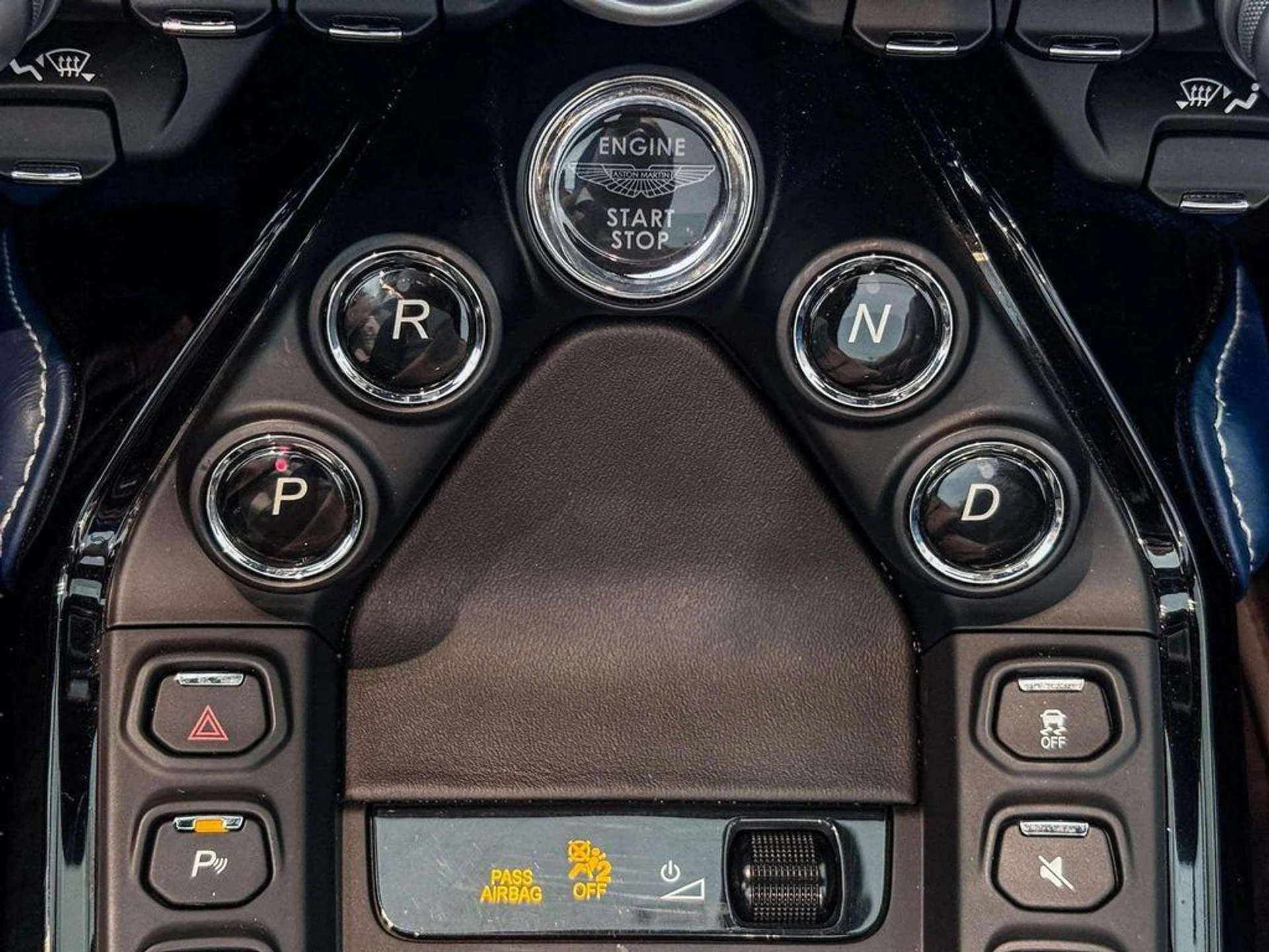 mph034_871456807_Tt_ST_Wpy_8_B080_O4_Qj8t_Zm0_TA_20s_38001a5f32